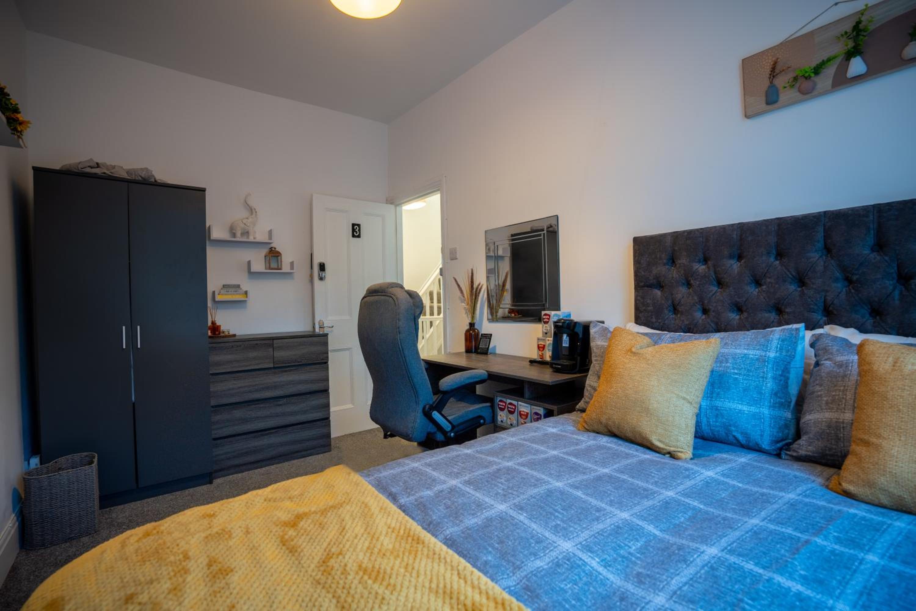 Double Room with Shared Bathroom
