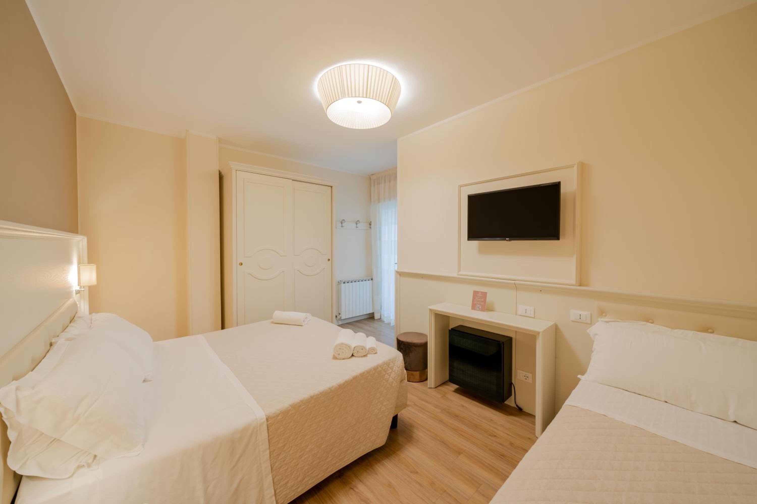 Classic Triple Room - Photo 1