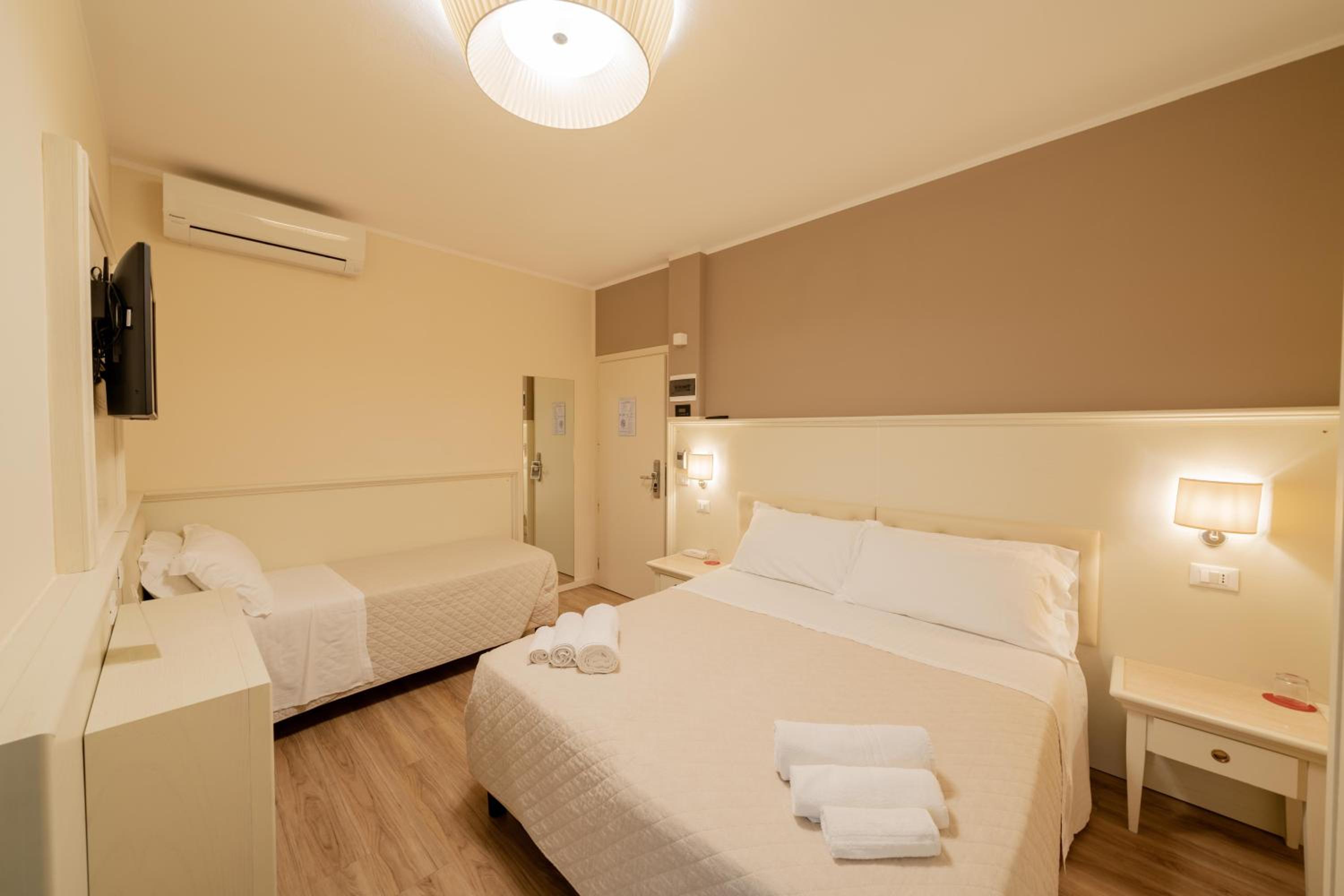 Classic Triple Room - Photo 3