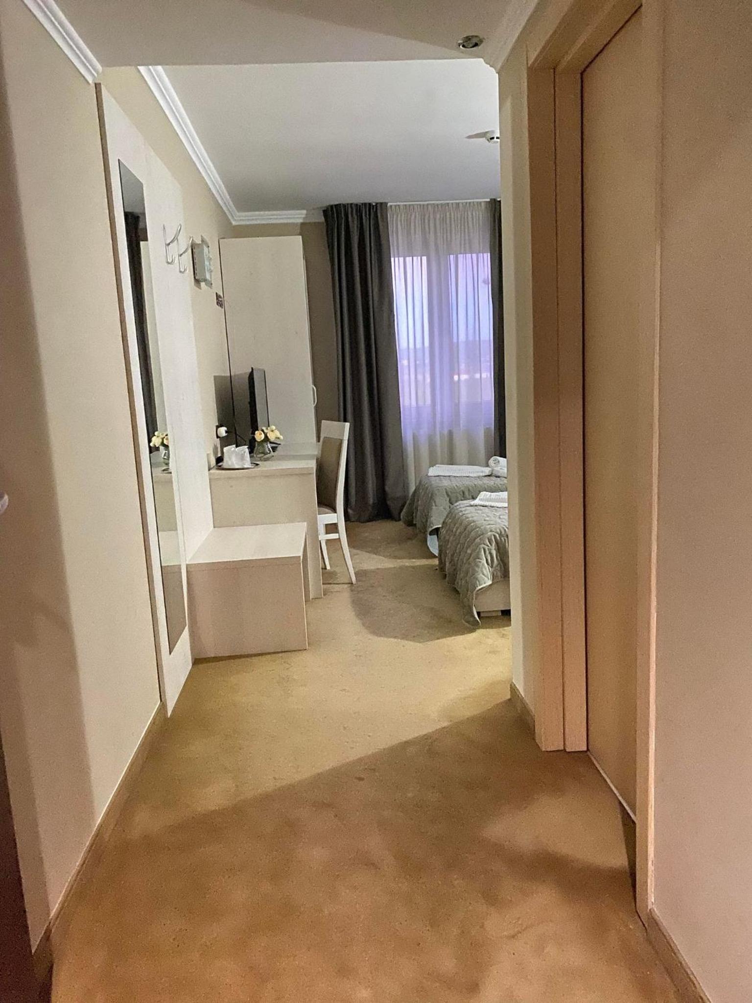 Double or Twin Room photo 2