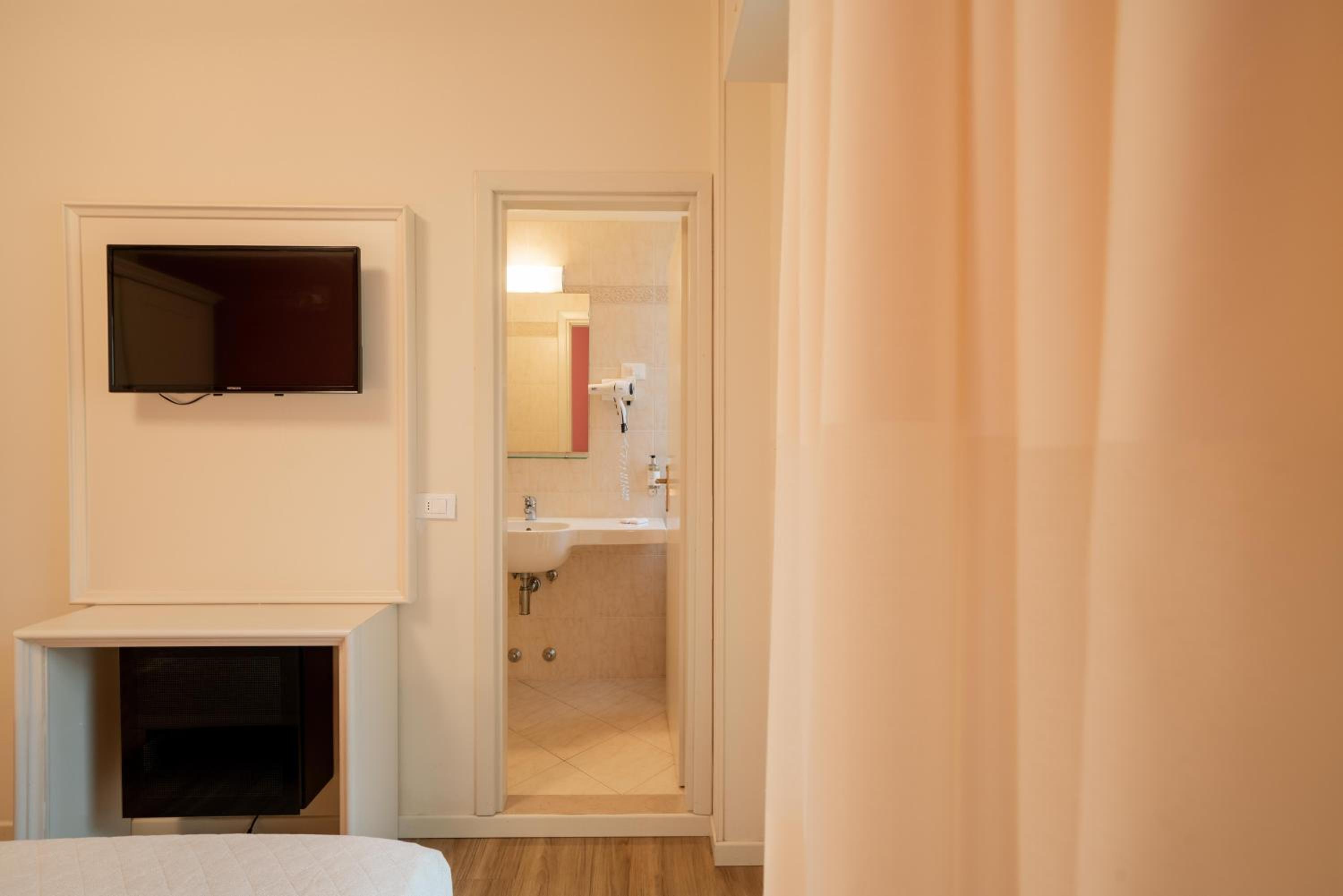 Queen Room - Photo 5