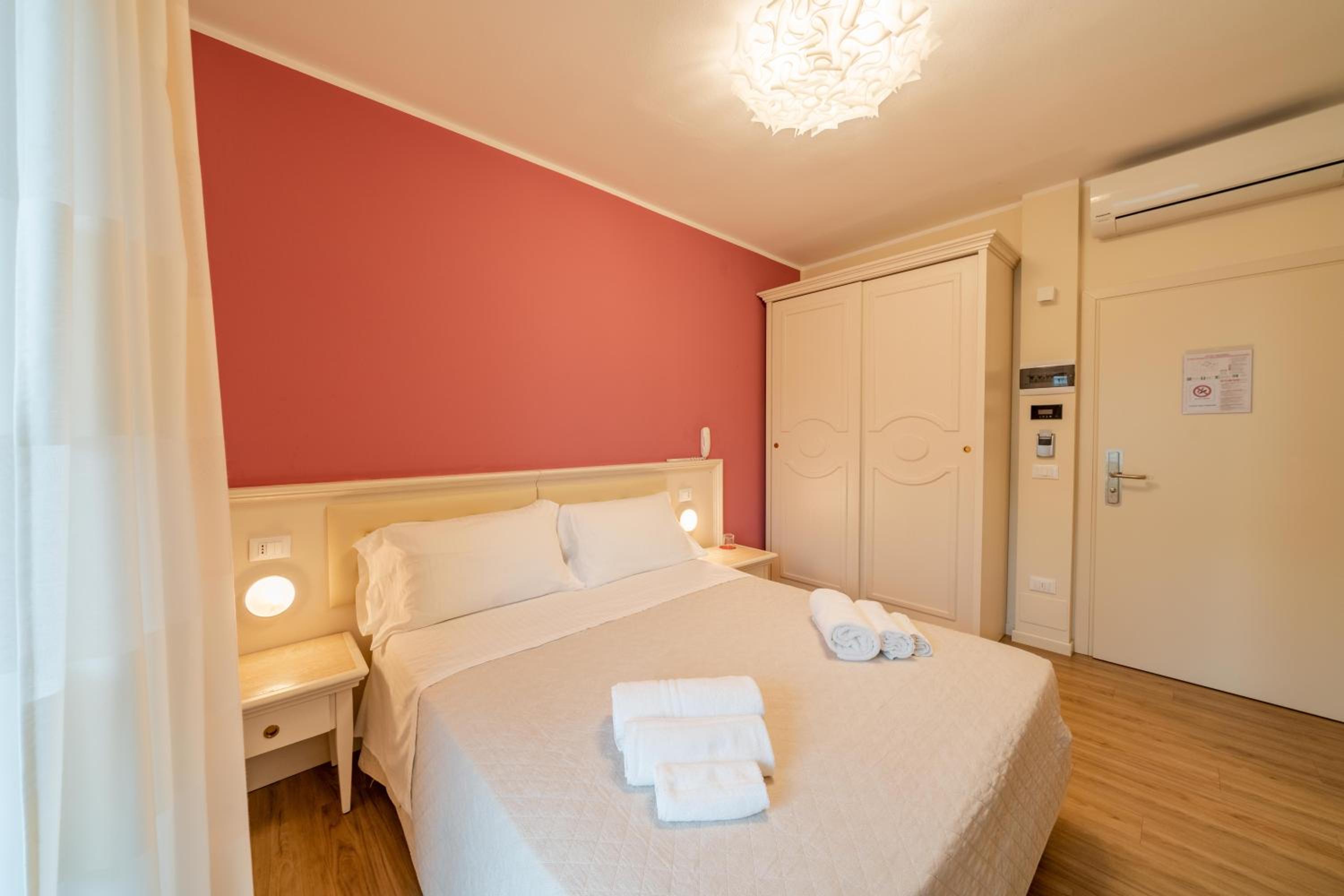 Queen Room - Photo 1