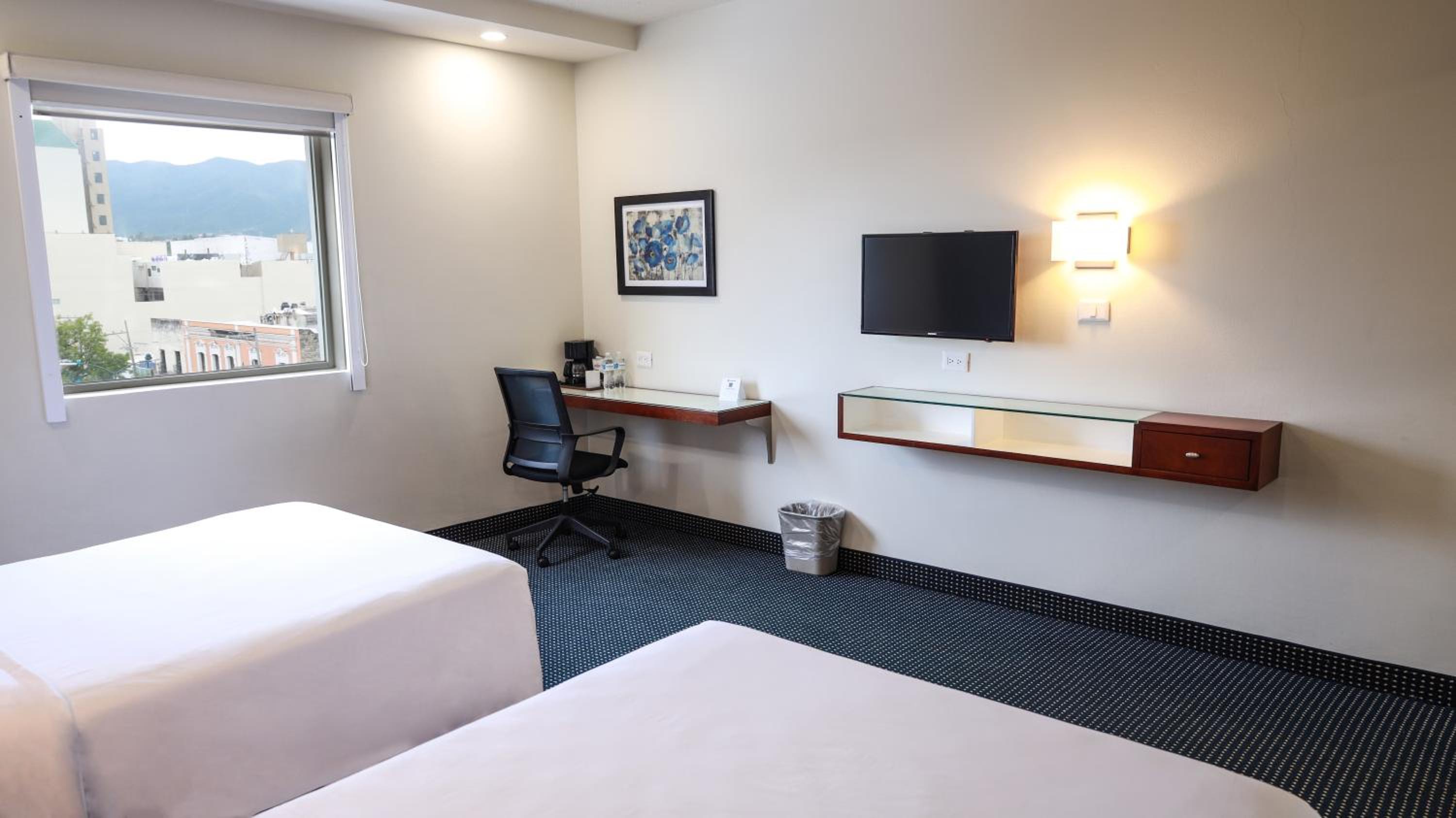 Double Room with Two Double Beds - Non-Smoking - Photo 4