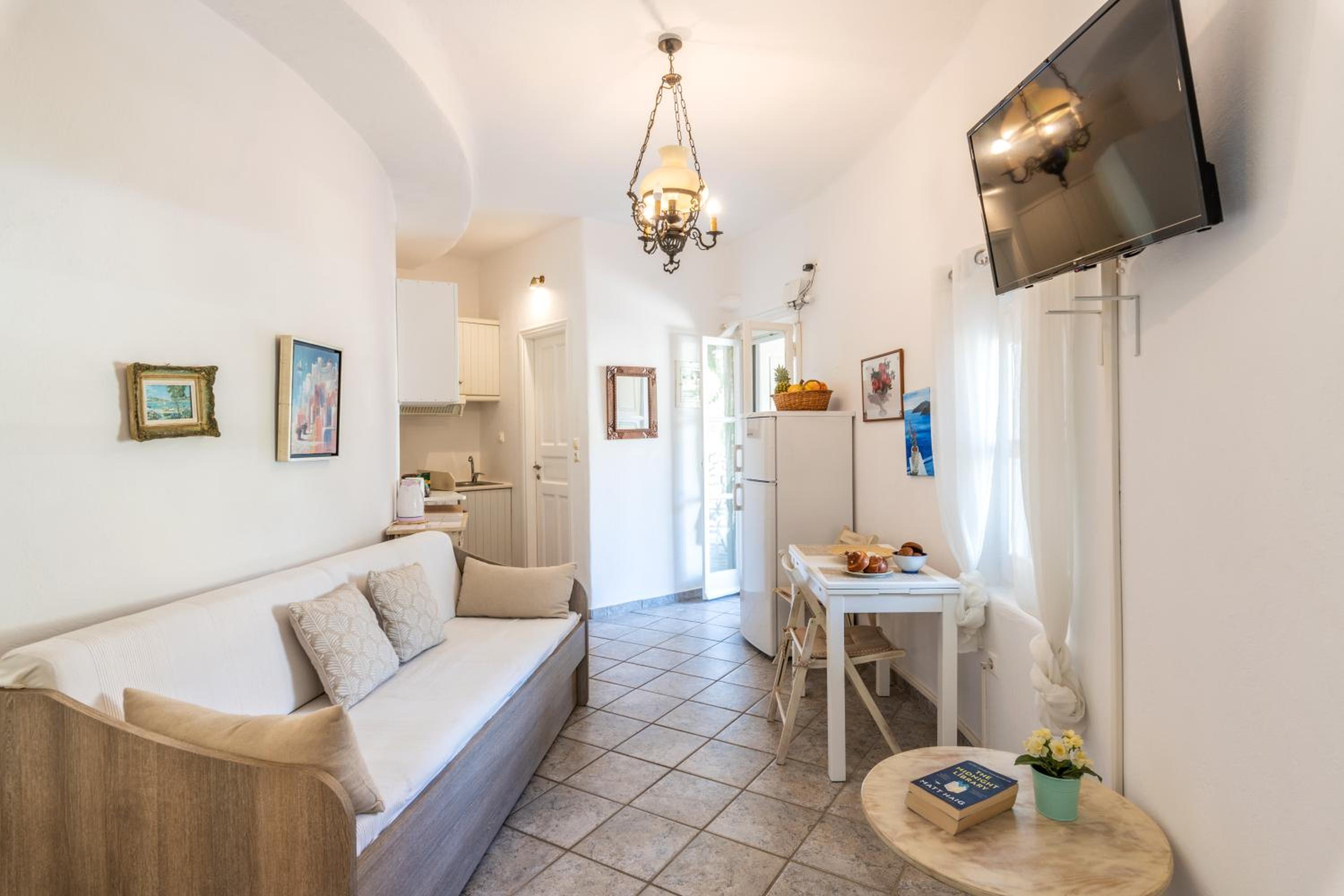 One-Bedroom Apartment - Photo 1