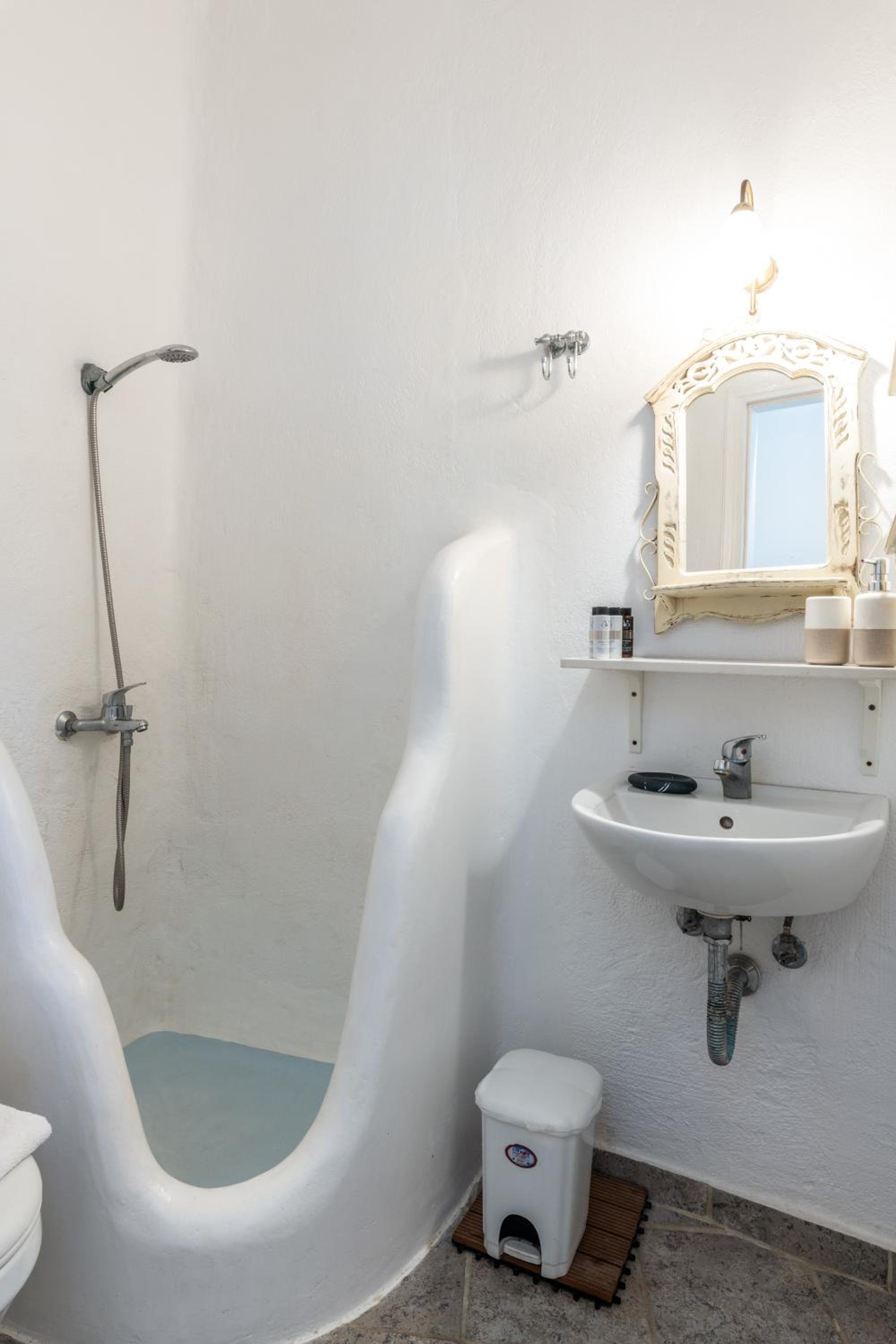 One-Bedroom Apartment - Photo 25