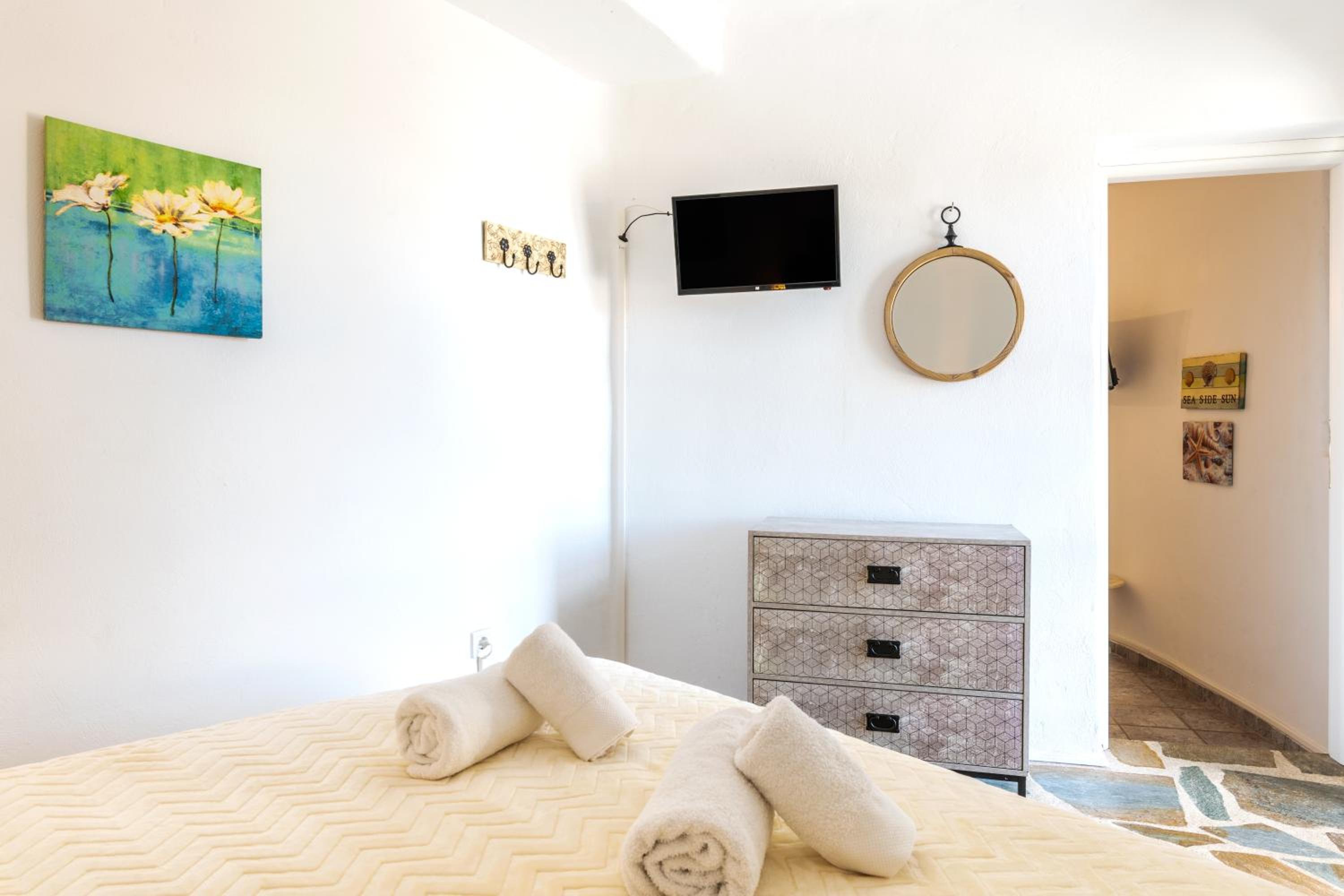 One-Bedroom Apartment - Photo 23