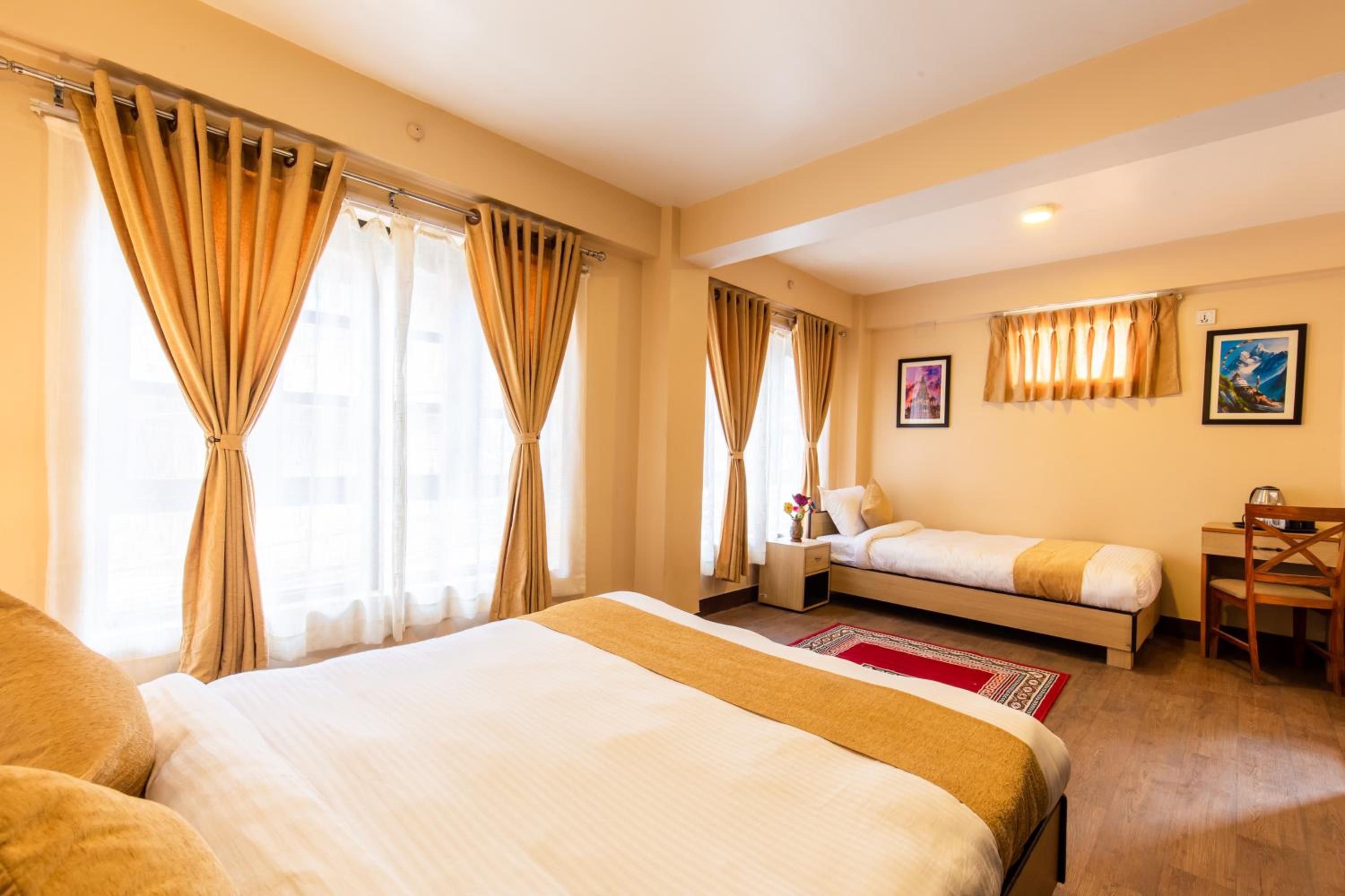 Deluxe Double or Twin Room with City View - Photo 4