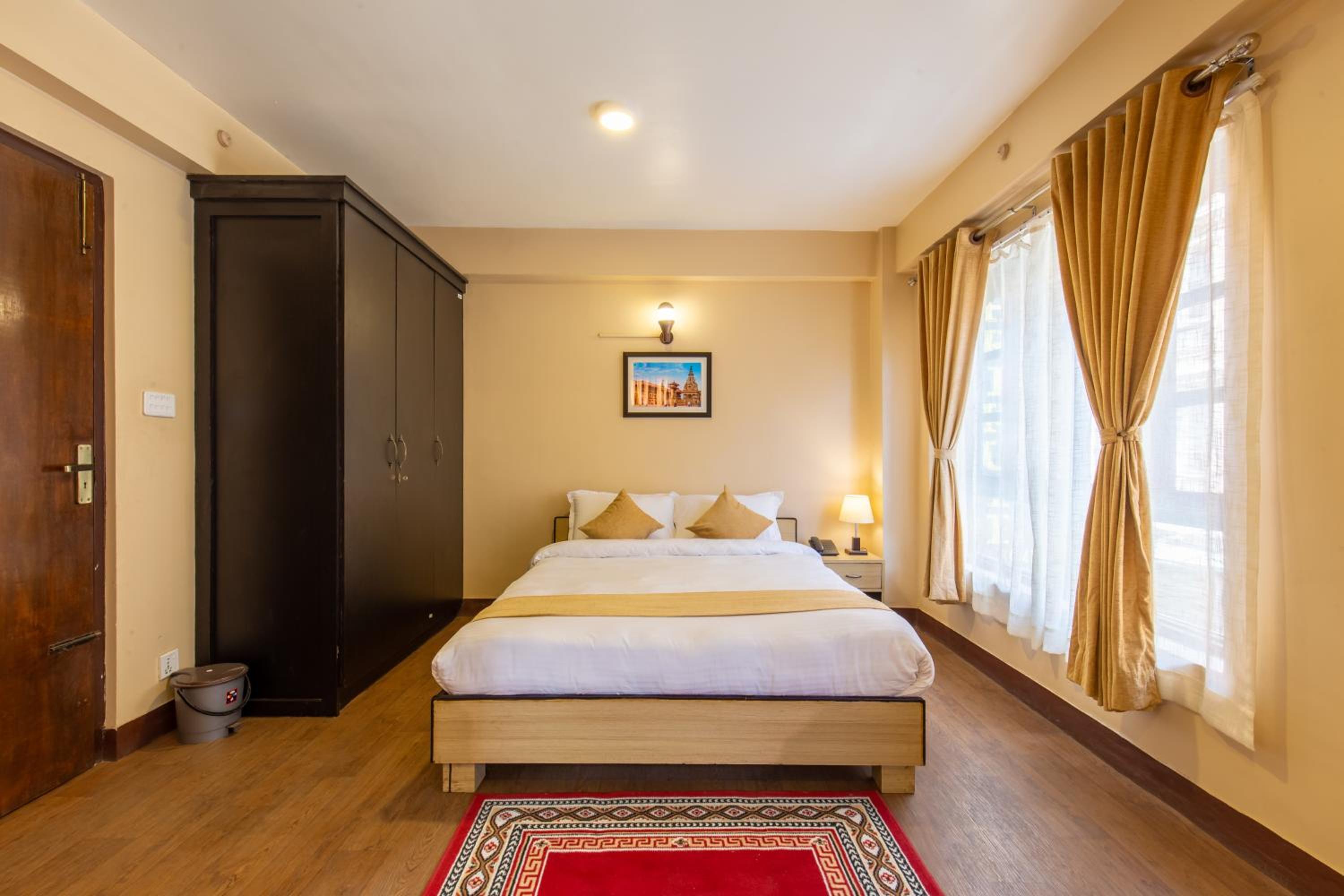 Deluxe Double or Twin Room with City View - Photo 5