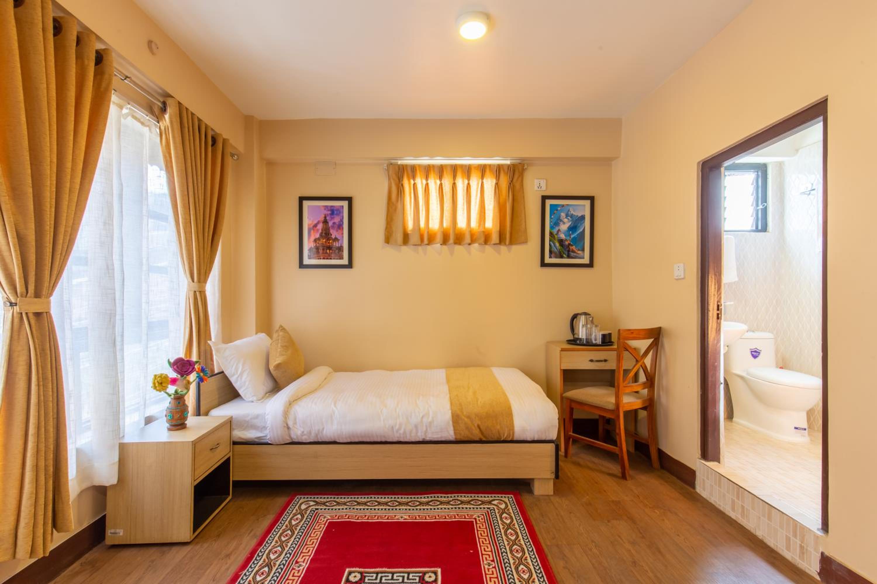Deluxe Double or Twin Room with City View - Photo 13