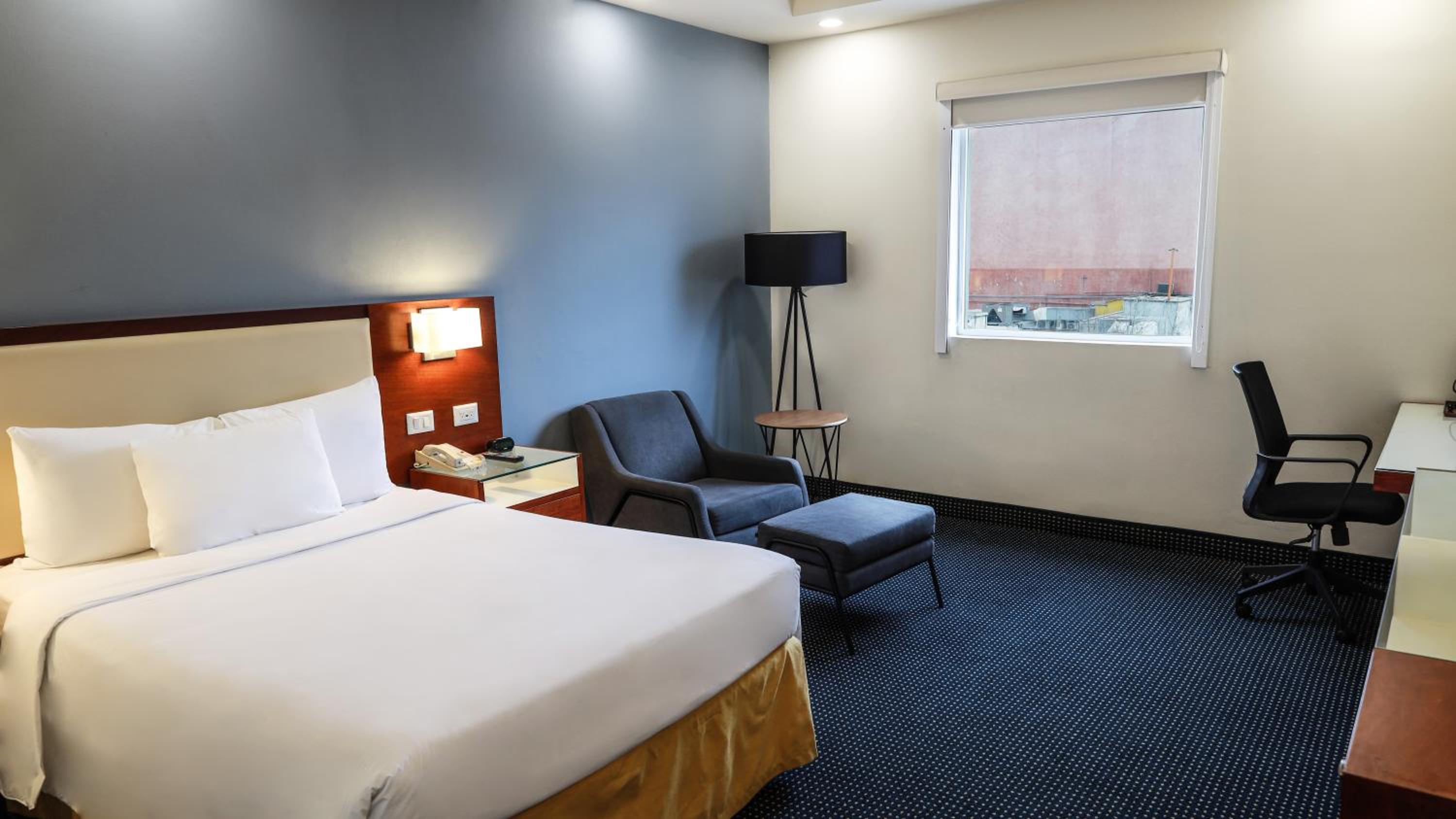 Double Room - Non-Smoking  - Photo 6