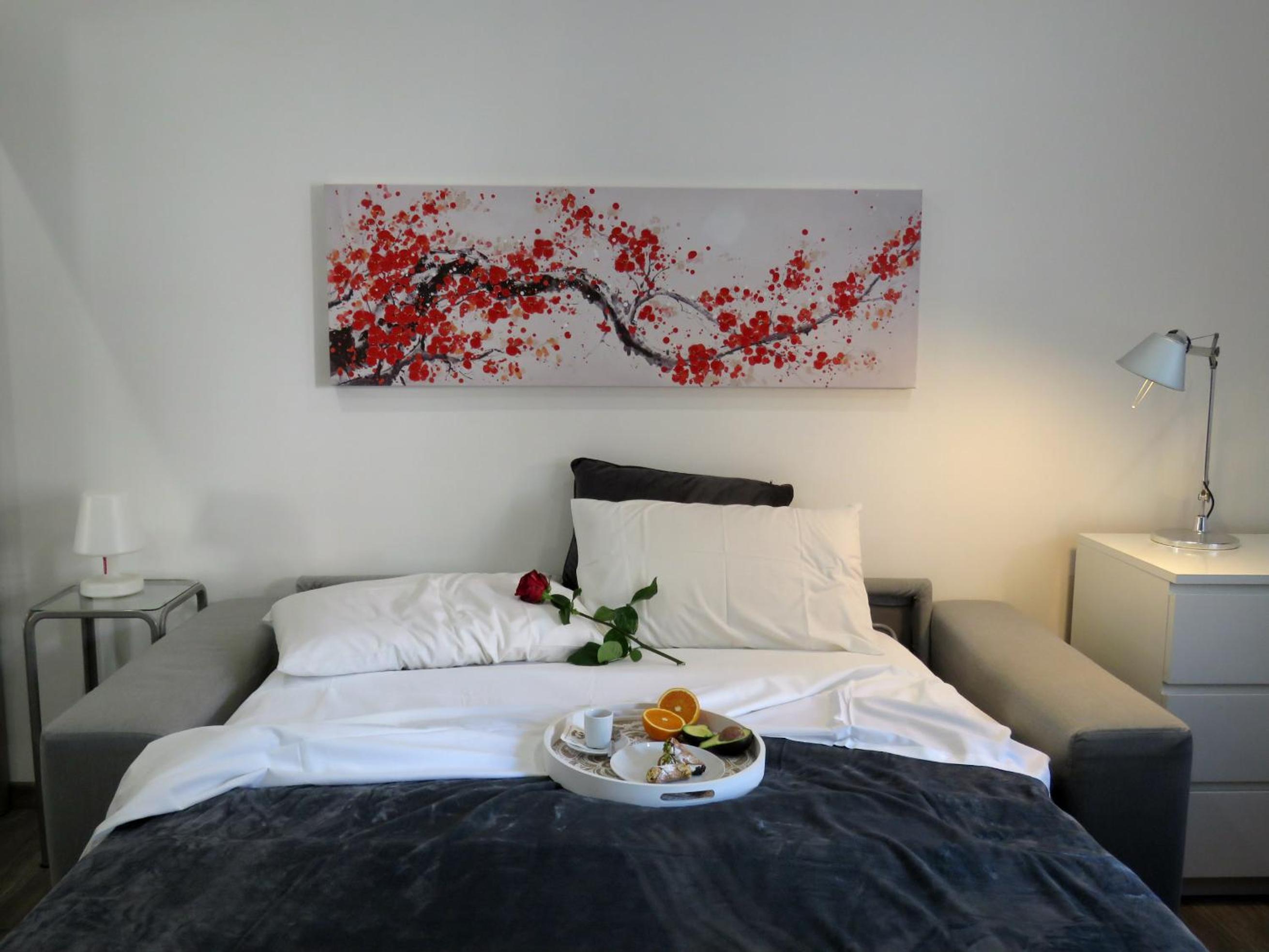 One-Bedroom Apartment photo 1