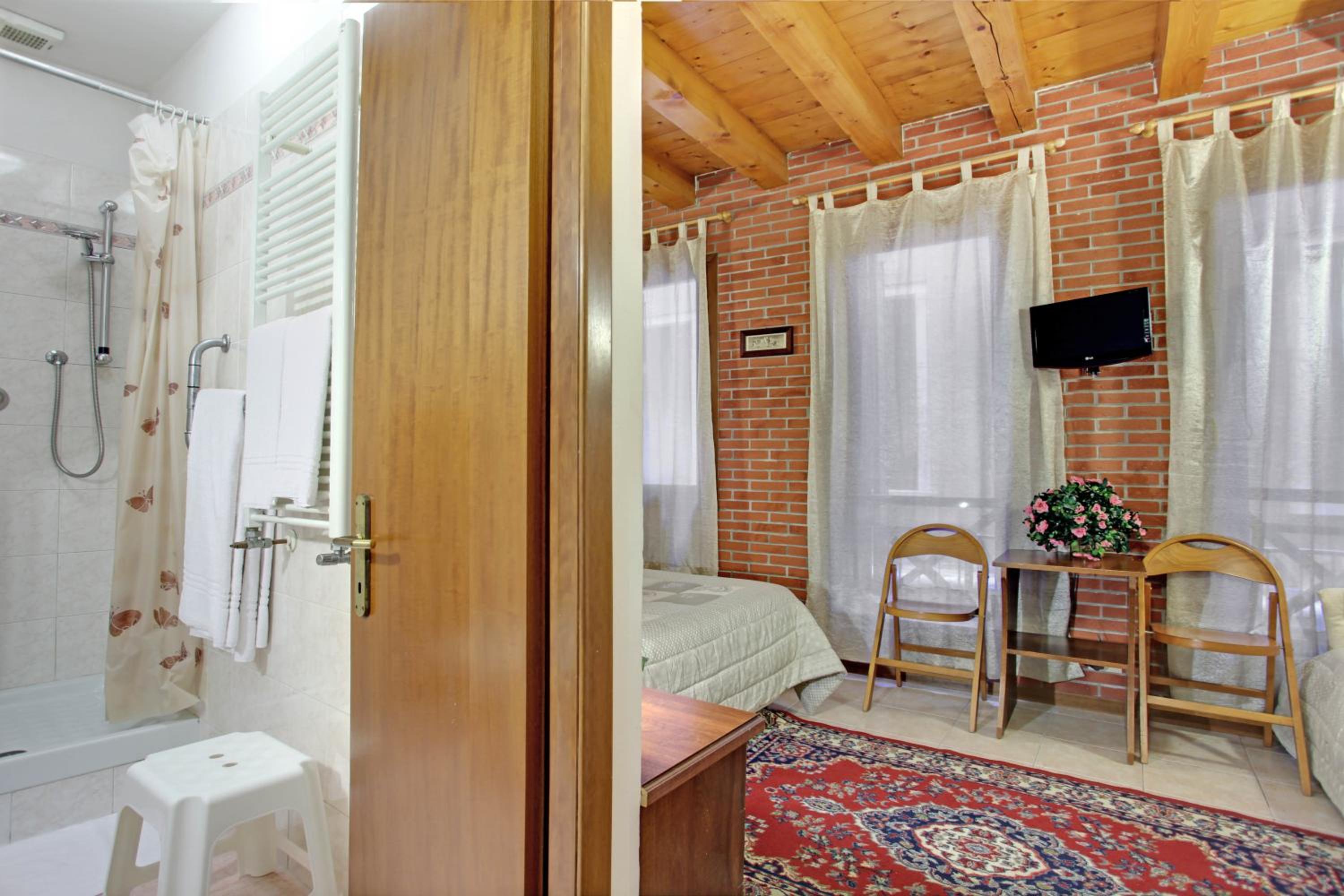 Double or Twin Room photo 2