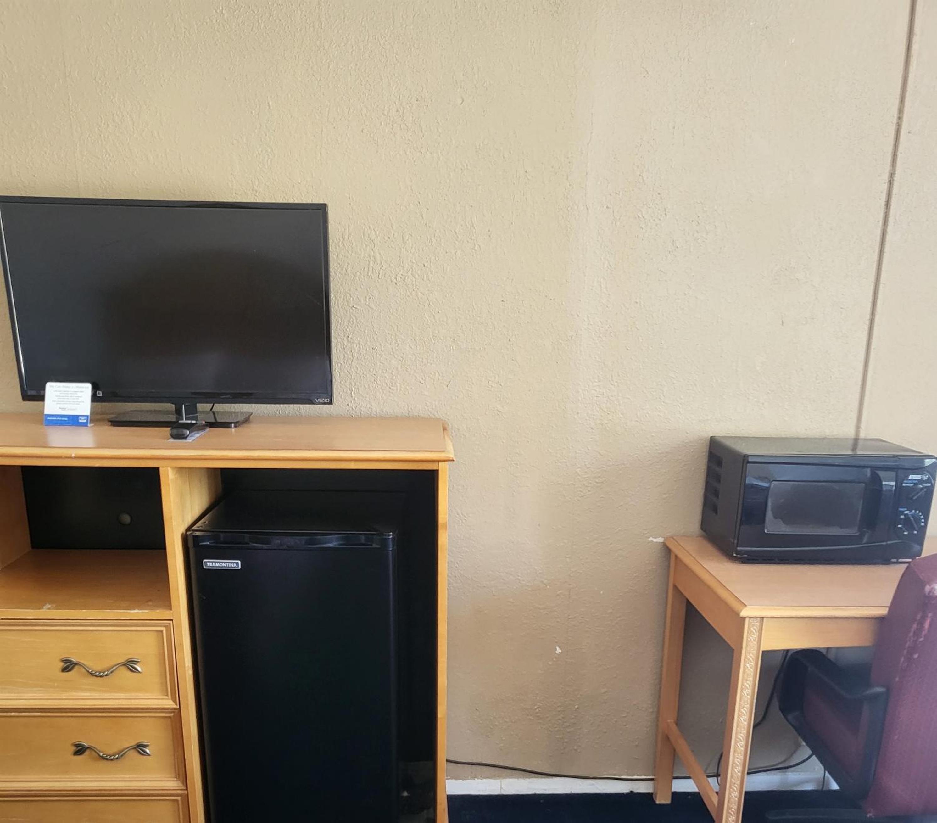 King Room - Non-Smoking - Photo 3
