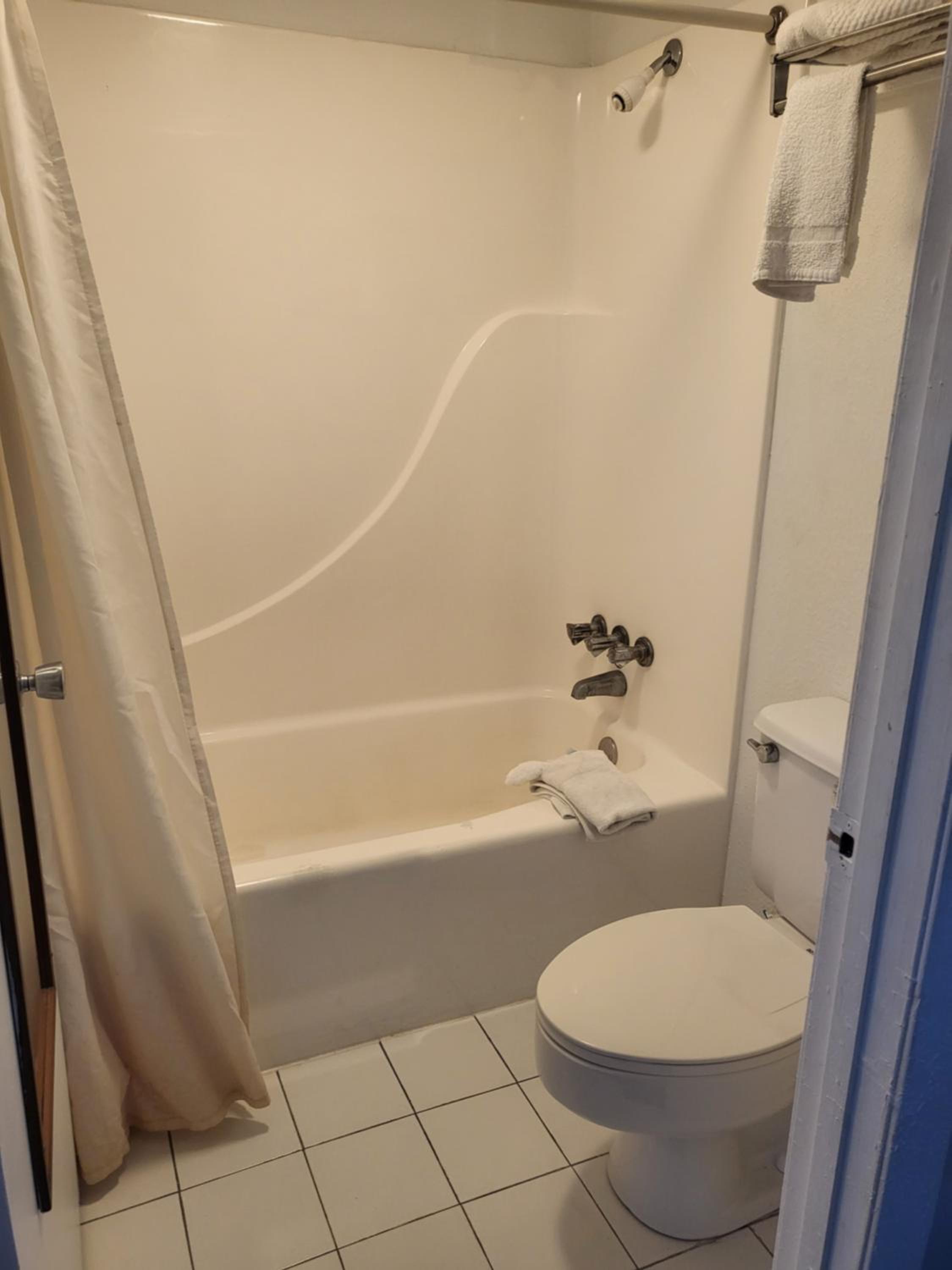 King Room - Non-Smoking - Photo 14