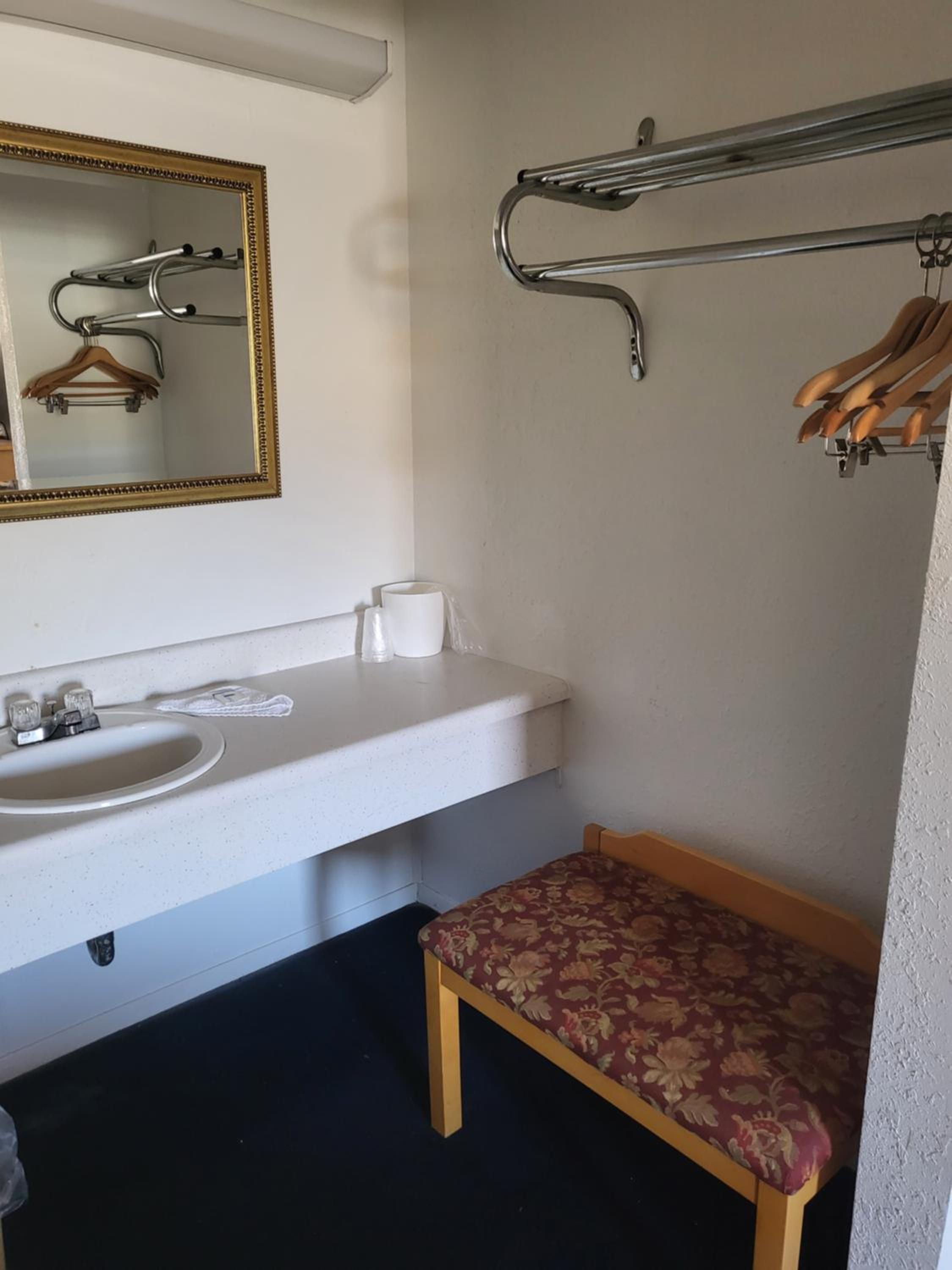 King Room - Non-Smoking - Photo 15
