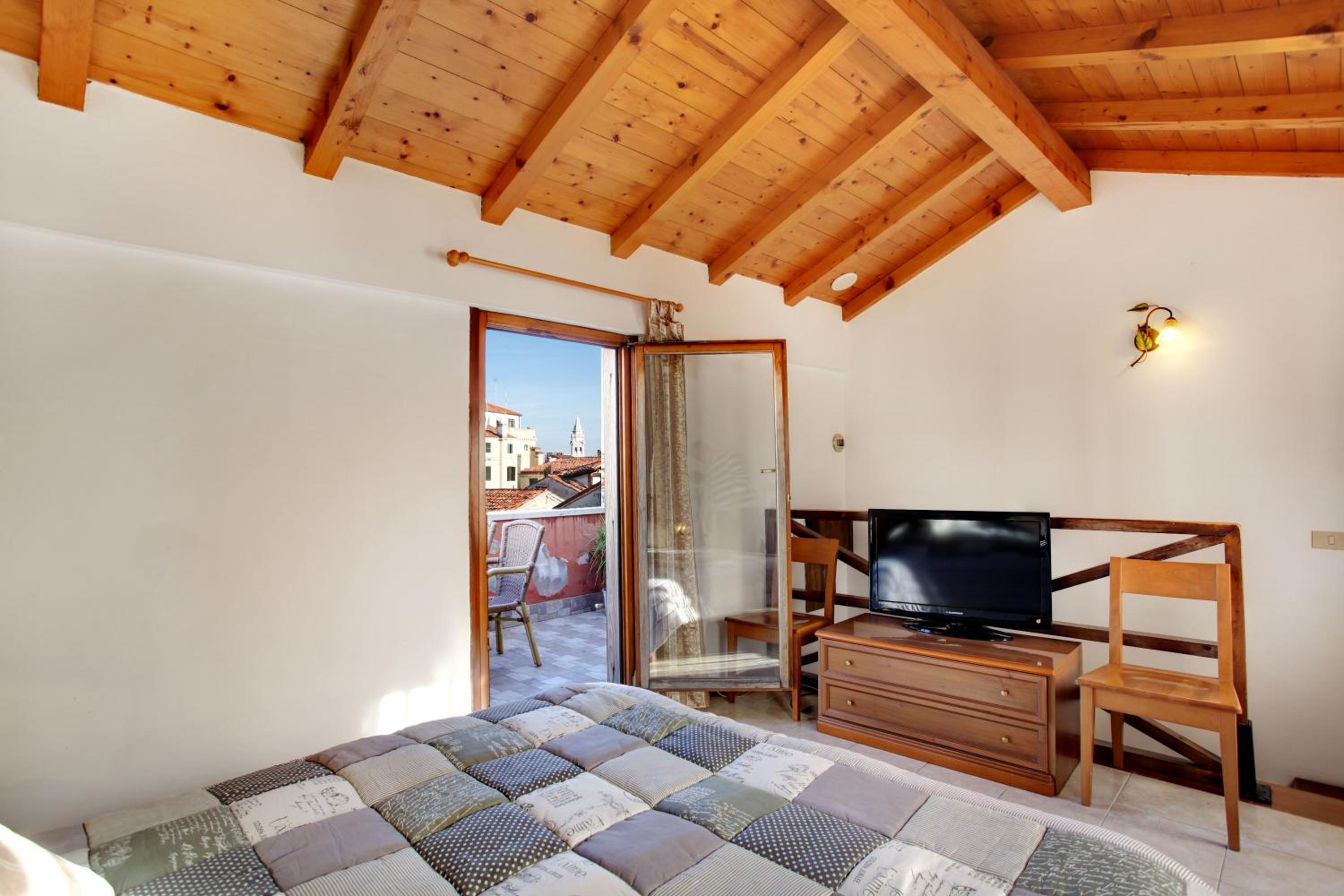 Quadruple Room with Terrace and Canal View photo 1