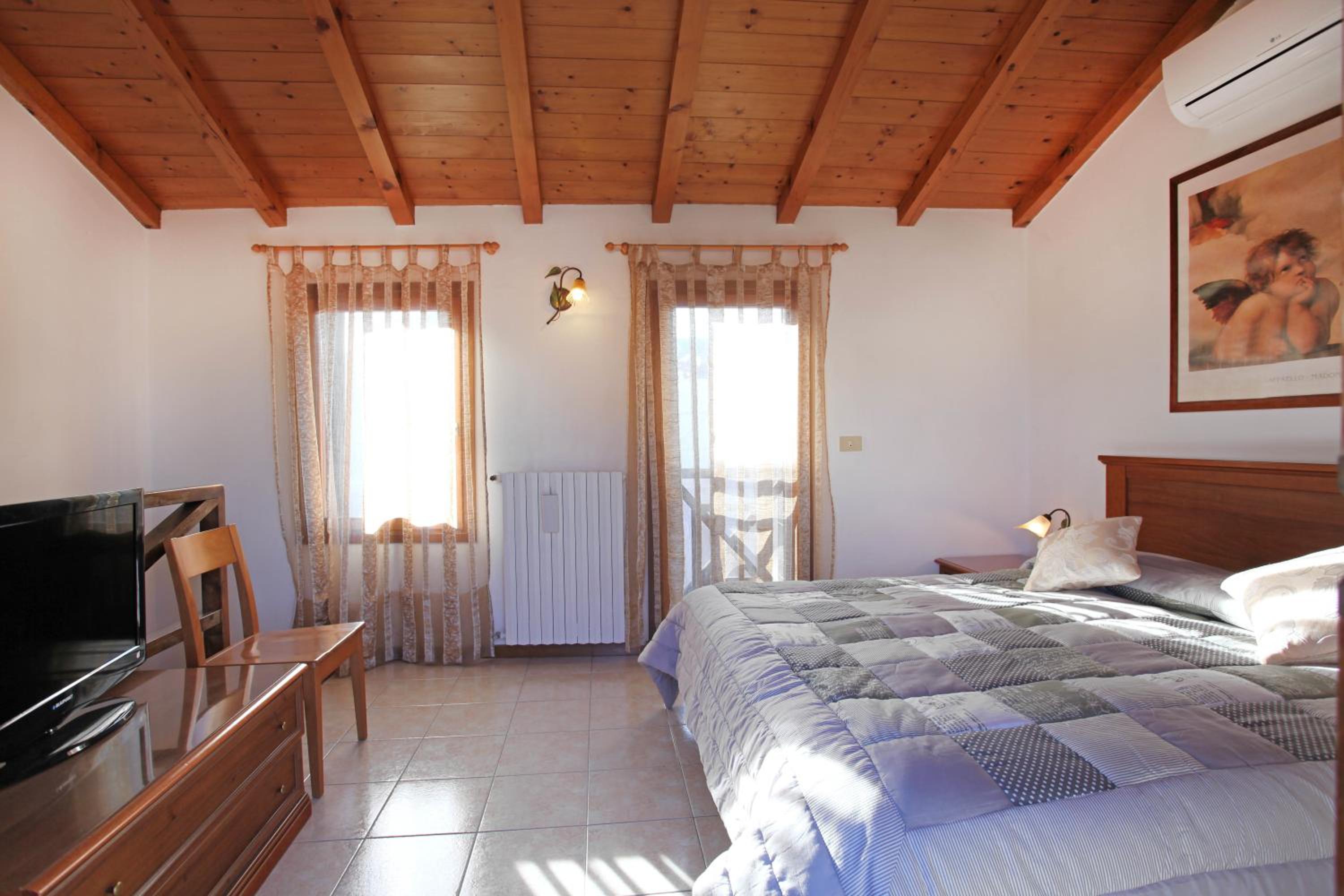 Quadruple Room with Terrace and Canal View photo 3