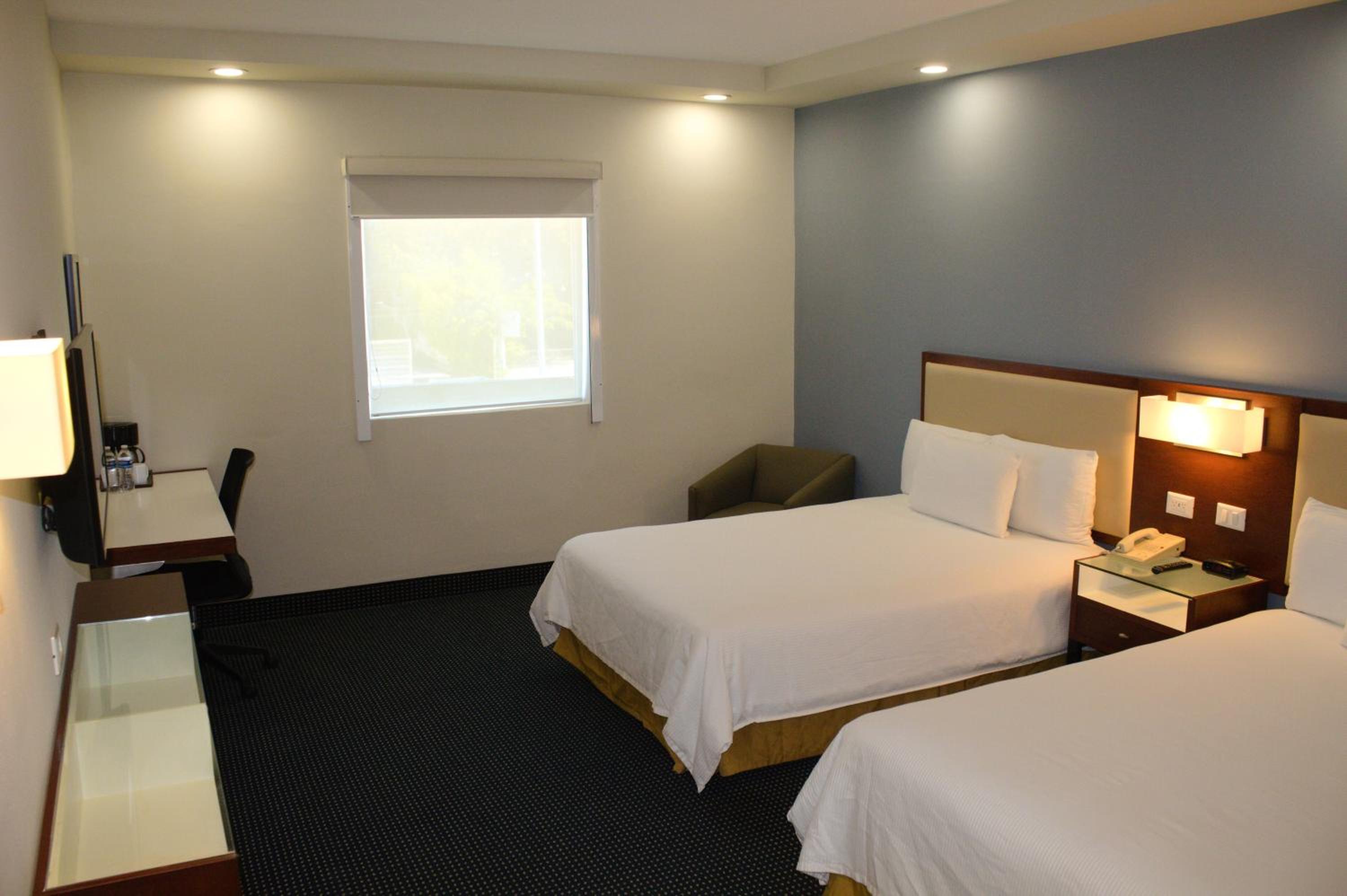 Double Room with Two Double Beds - Non-Smoking - Photo 2