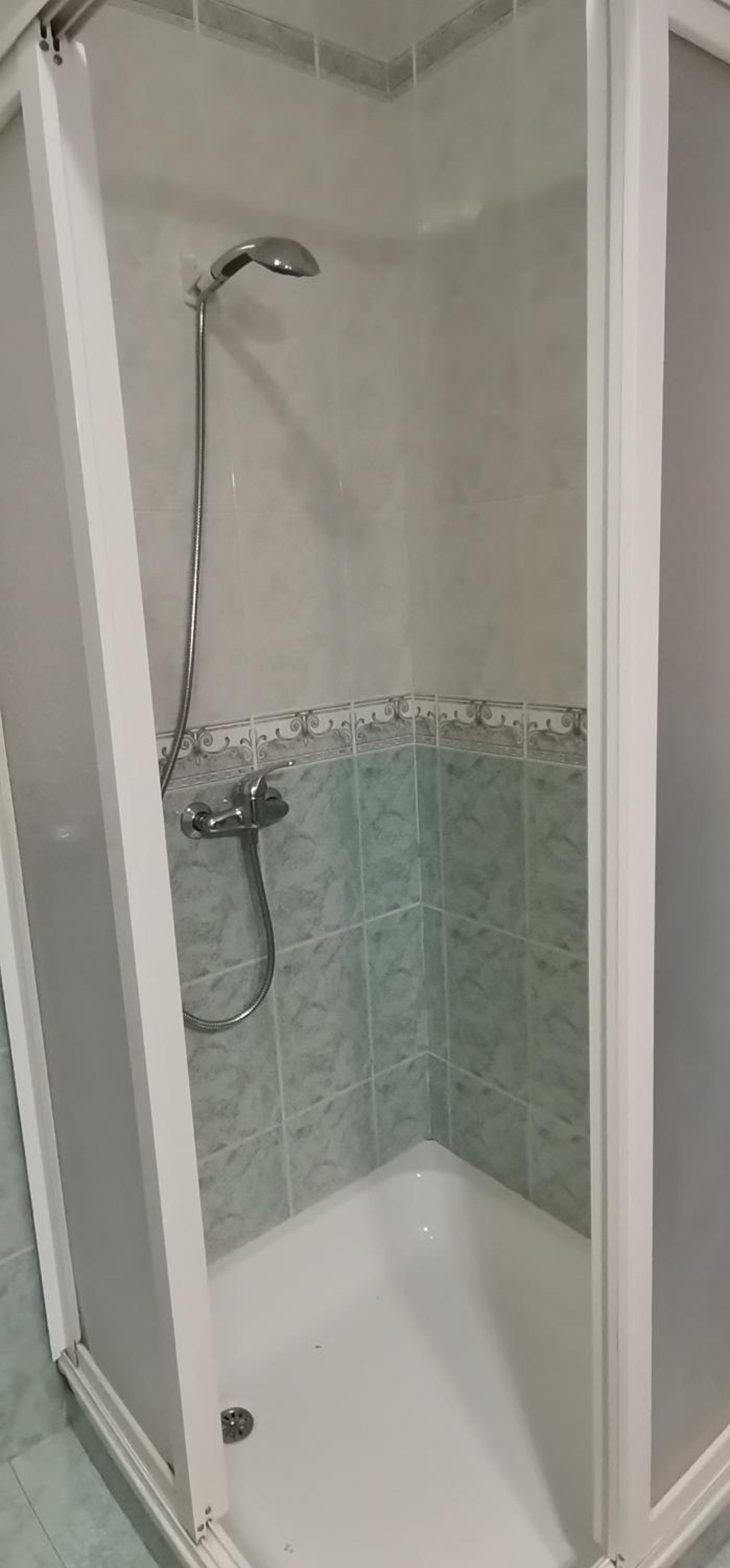 Double Room with Private Bathroom - Photo 2