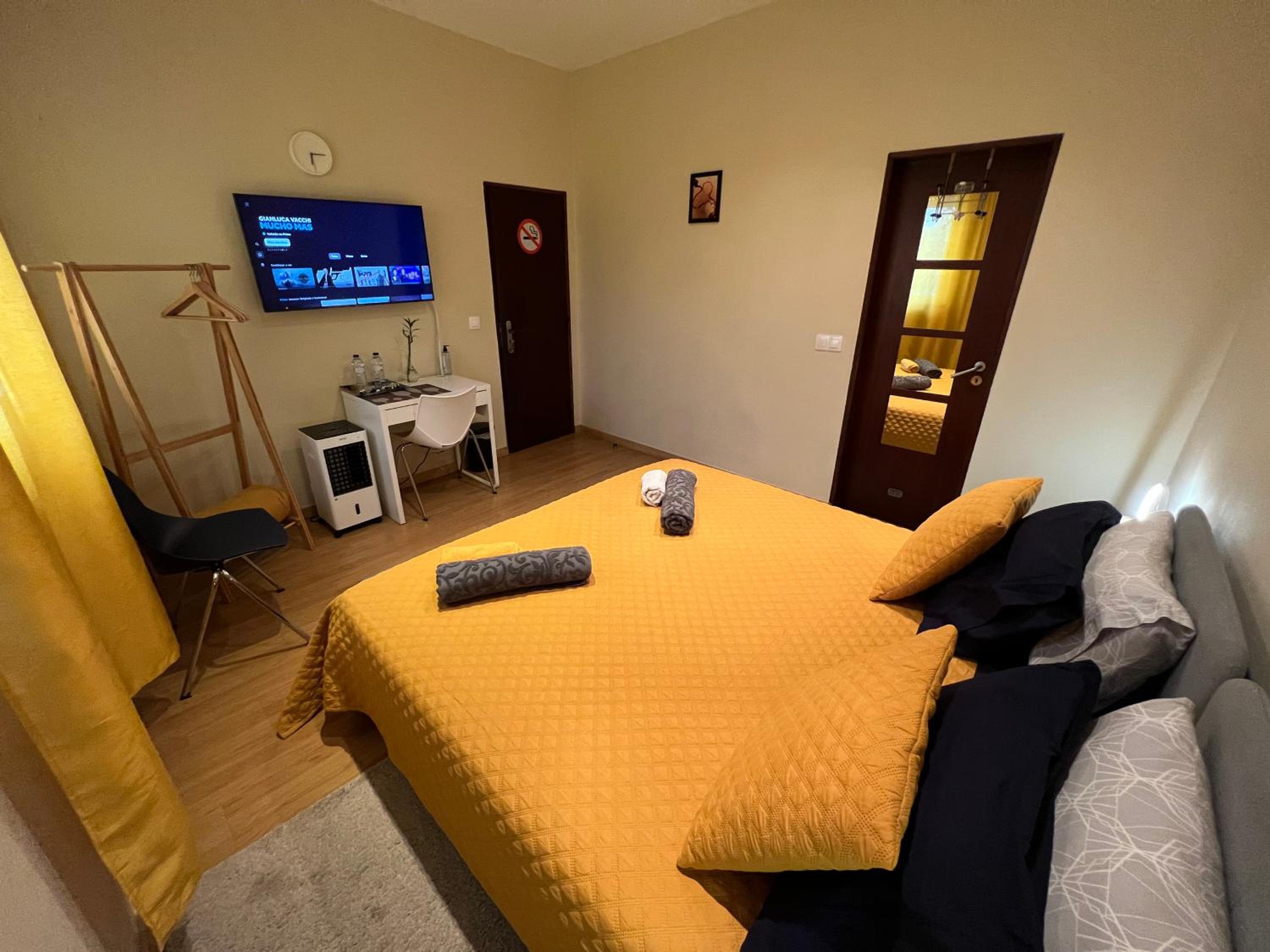 Double or Twin Room - Photo 3
