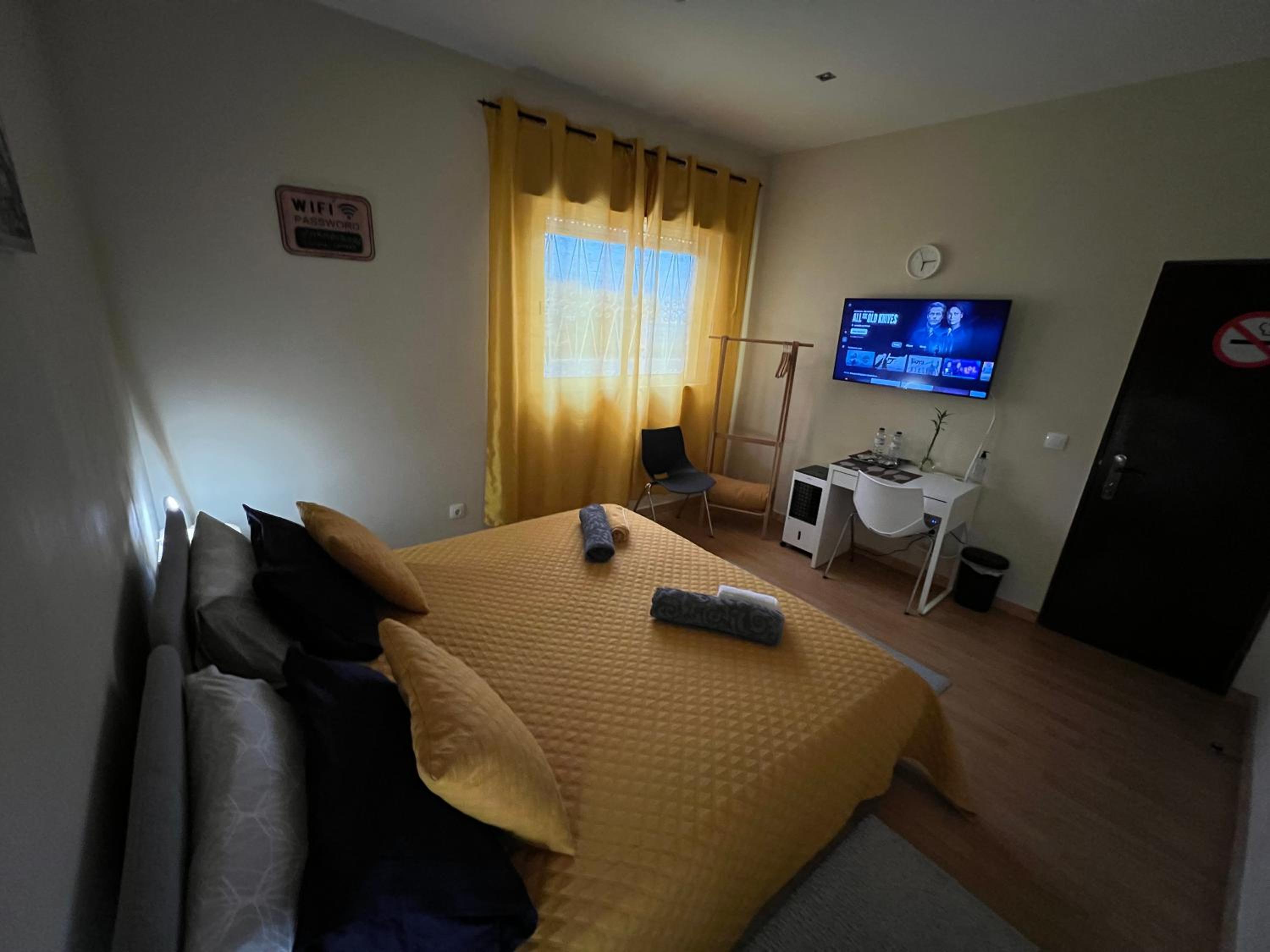 Double or Twin Room - Photo 4