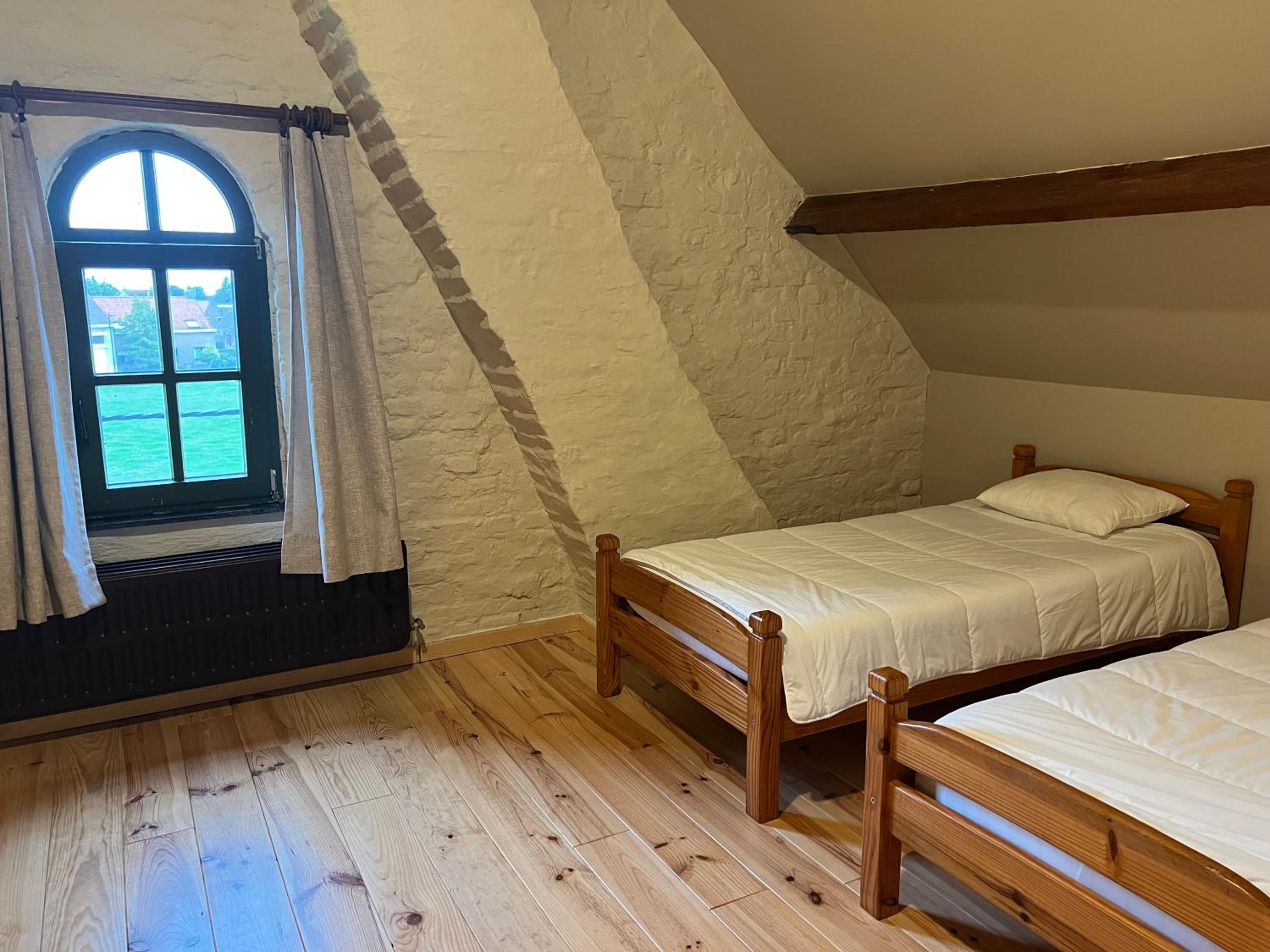 Six-Bedroom House photo 1
