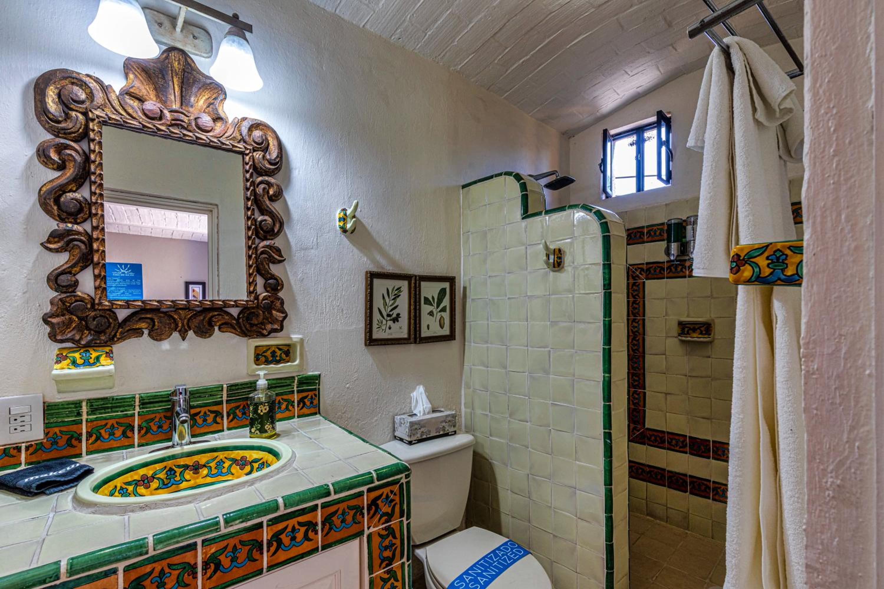 Deluxe King Room - Photo 5