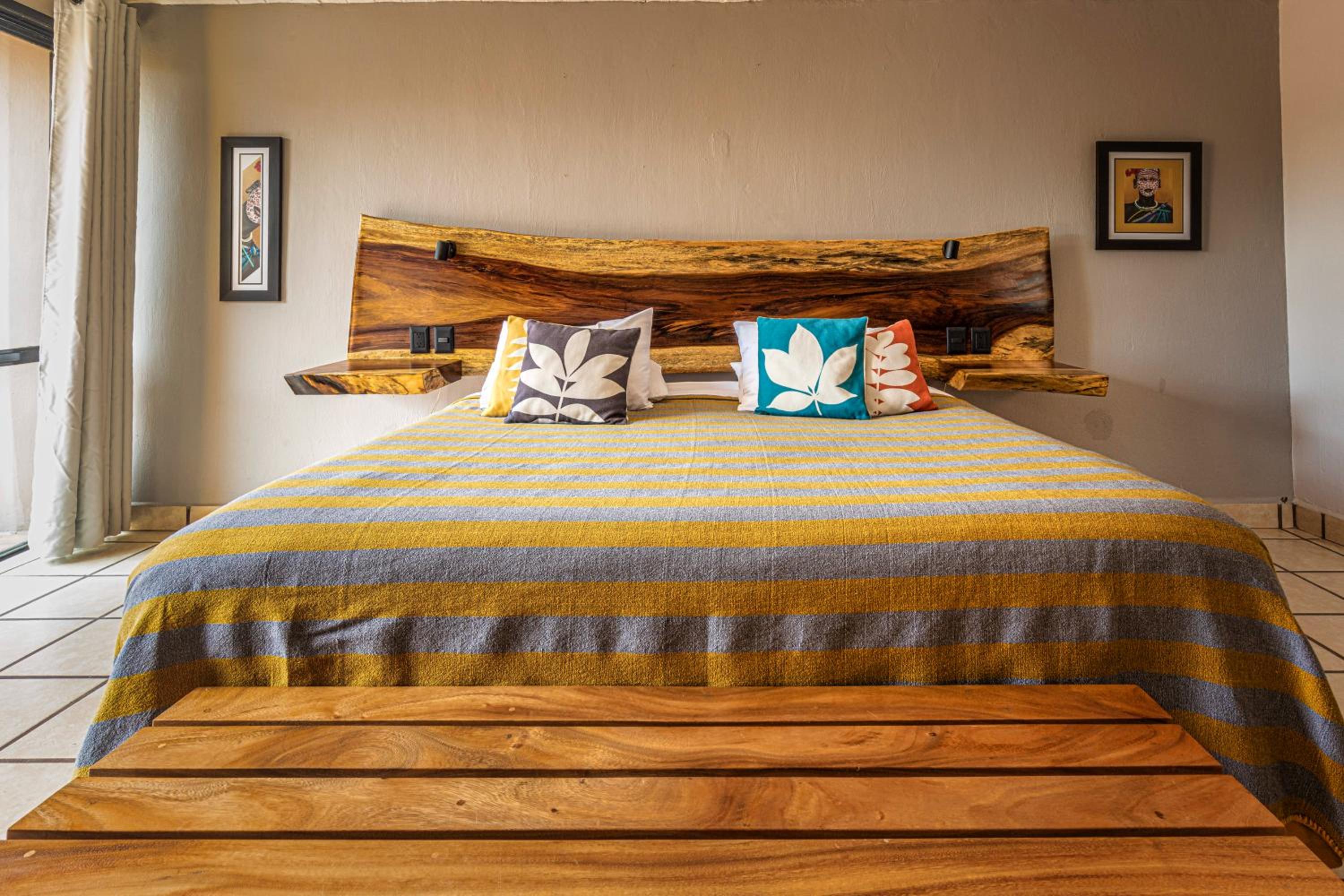 Deluxe King Room - Photo 17
