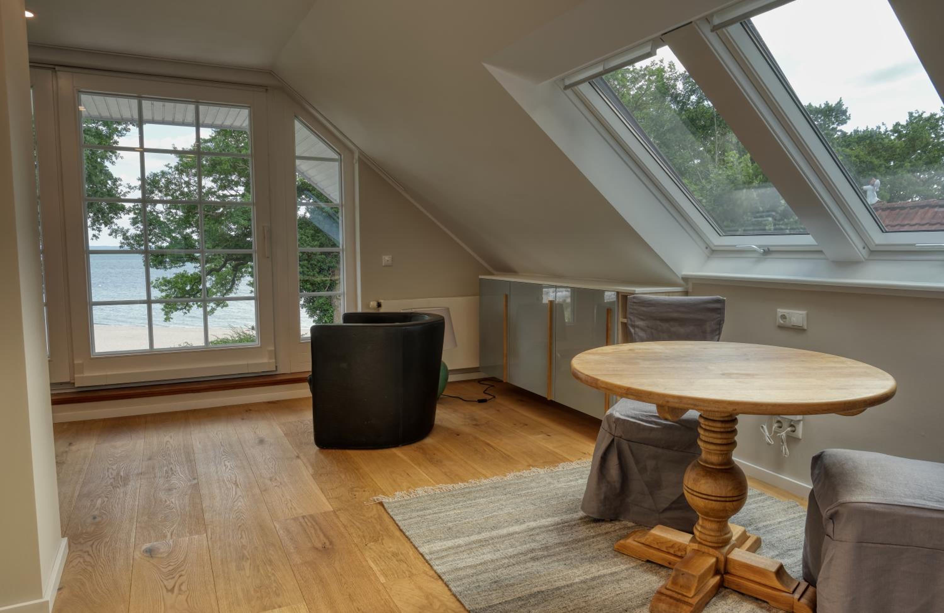 Apartment with Balcony photo 3