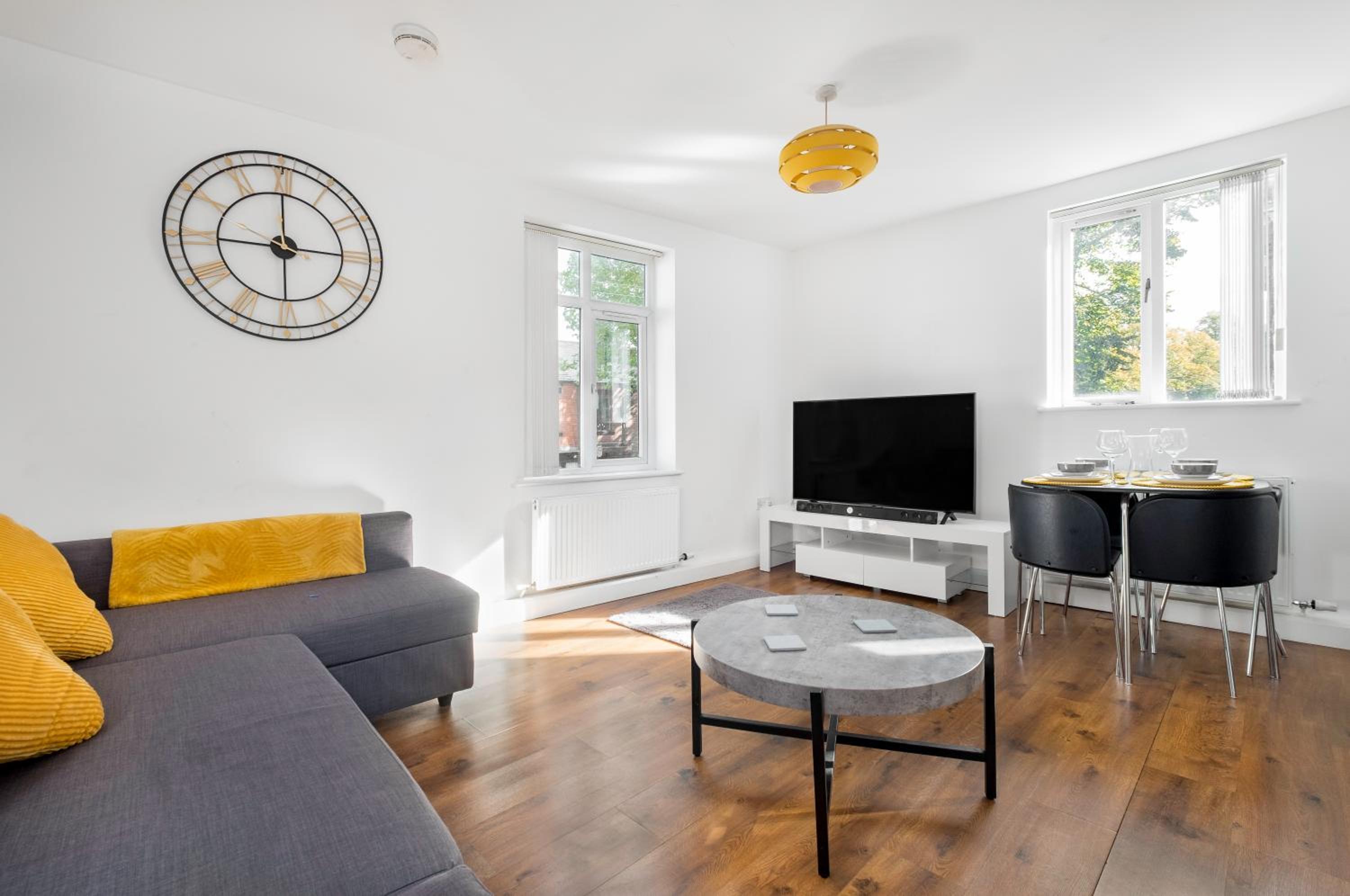 One-Bedroom Apartment - Photo 1