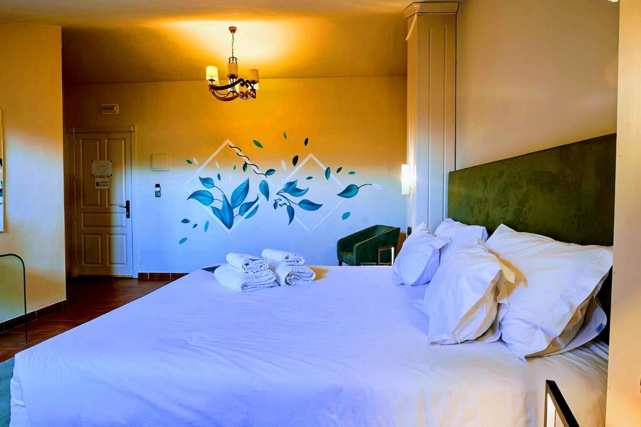 Deluxe Double Room - Photo 12