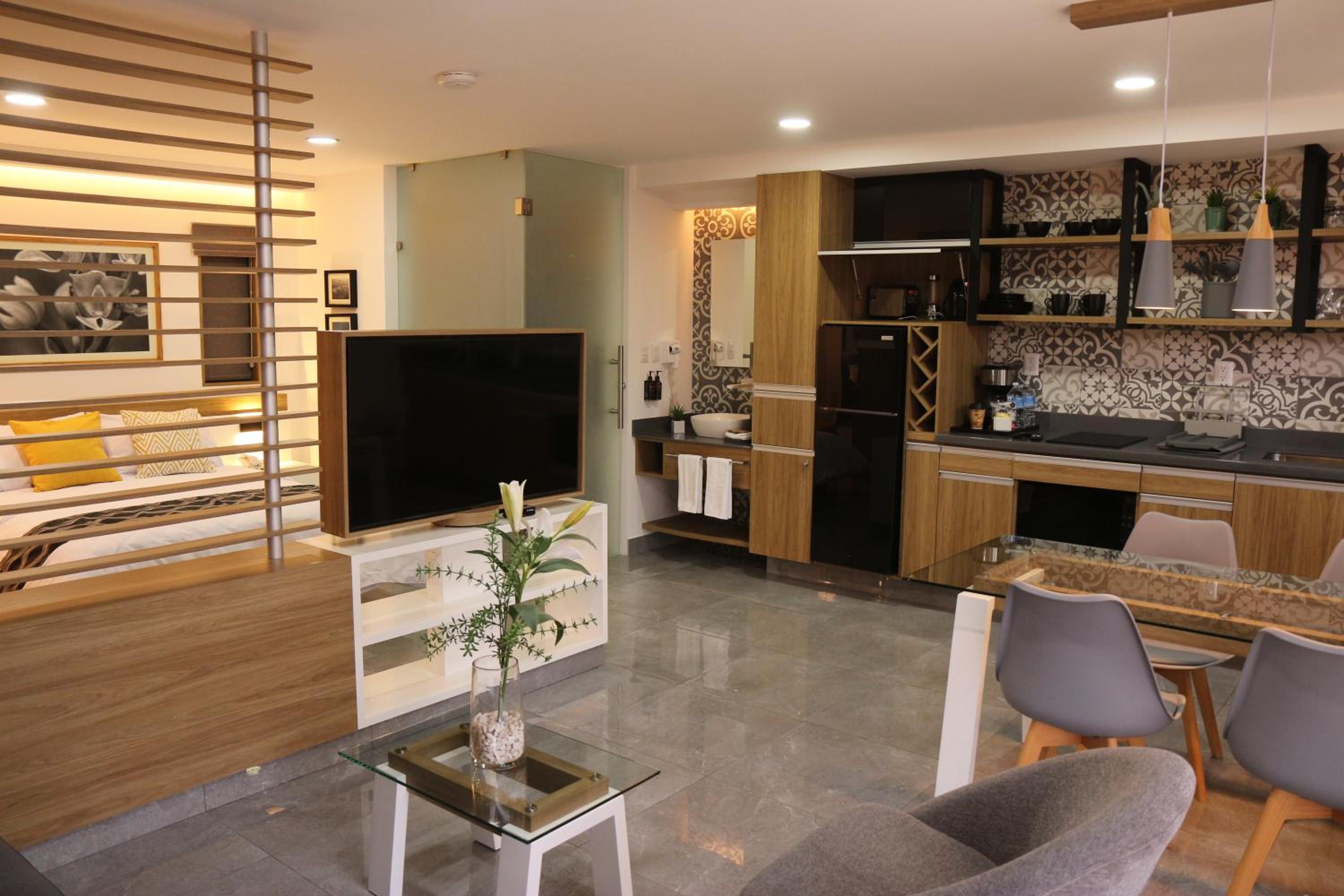 Deluxe Suite - Photo 1
