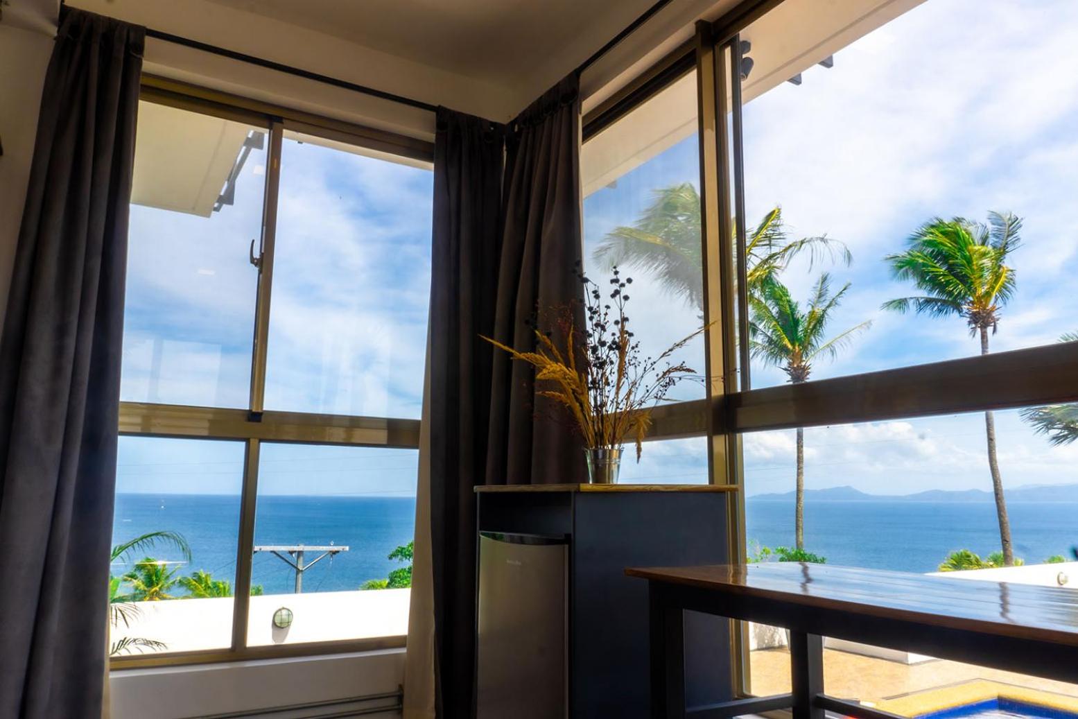 Deluxe King Suite - Photo 8