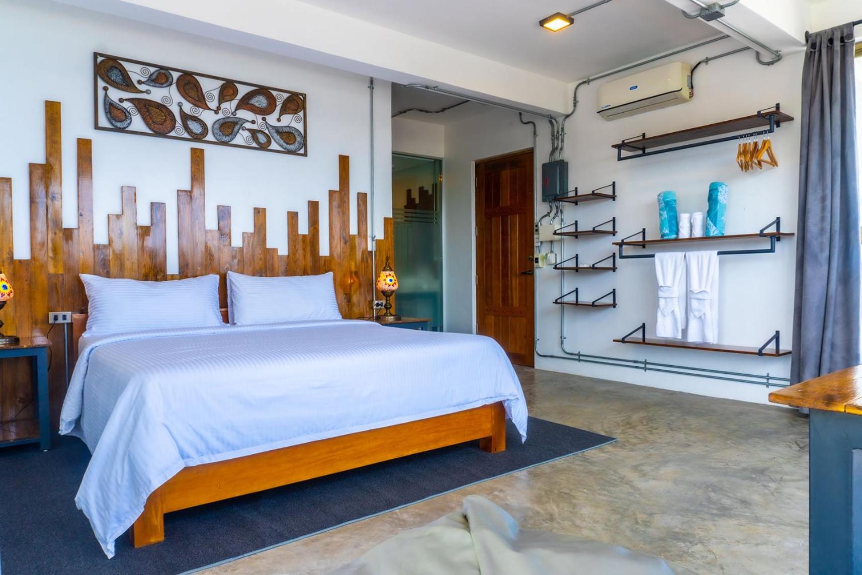 Deluxe King Suite - Photo 13