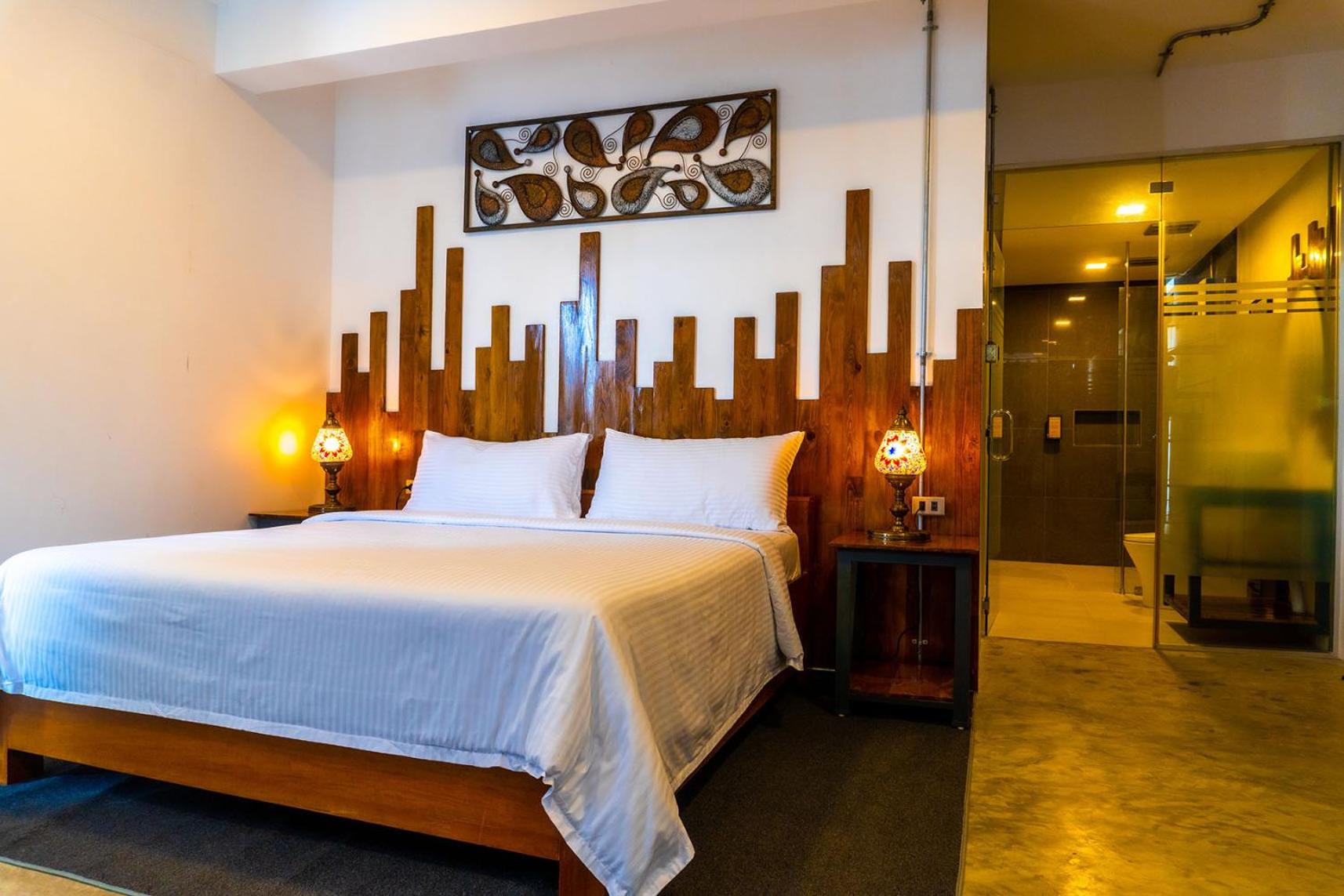 Deluxe King Suite - Photo 14
