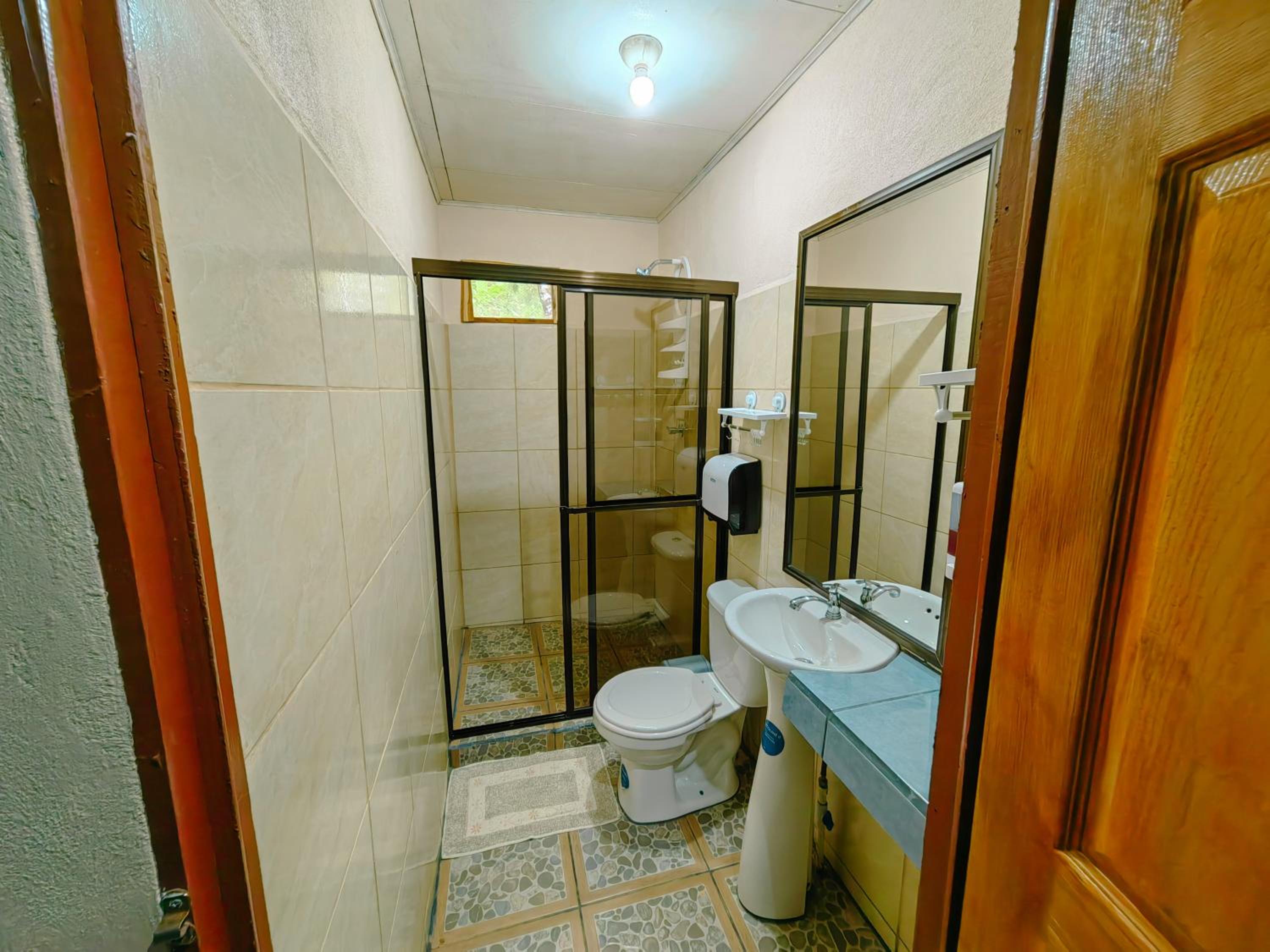 Family Room with Private Bathroom photo 3