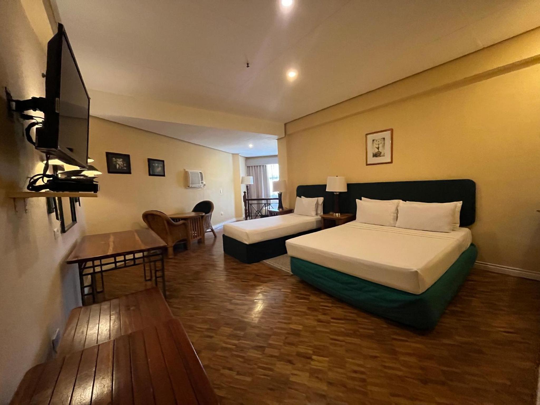 Deluxe Family Room - Photo 1