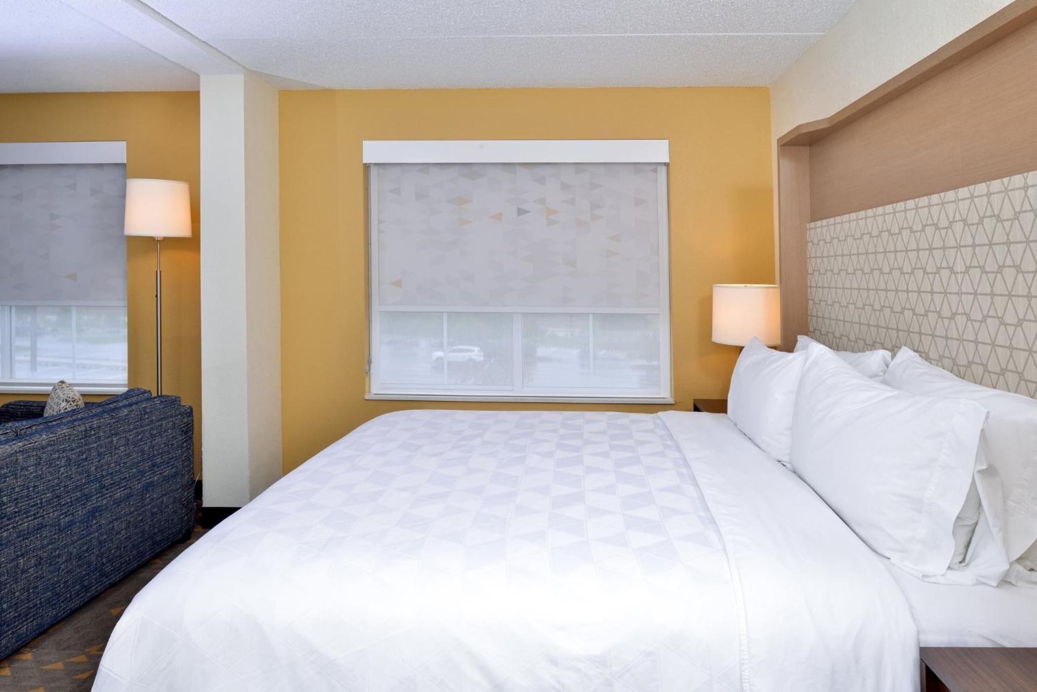 Executive King Suite - Non-Smoking - Photo 6