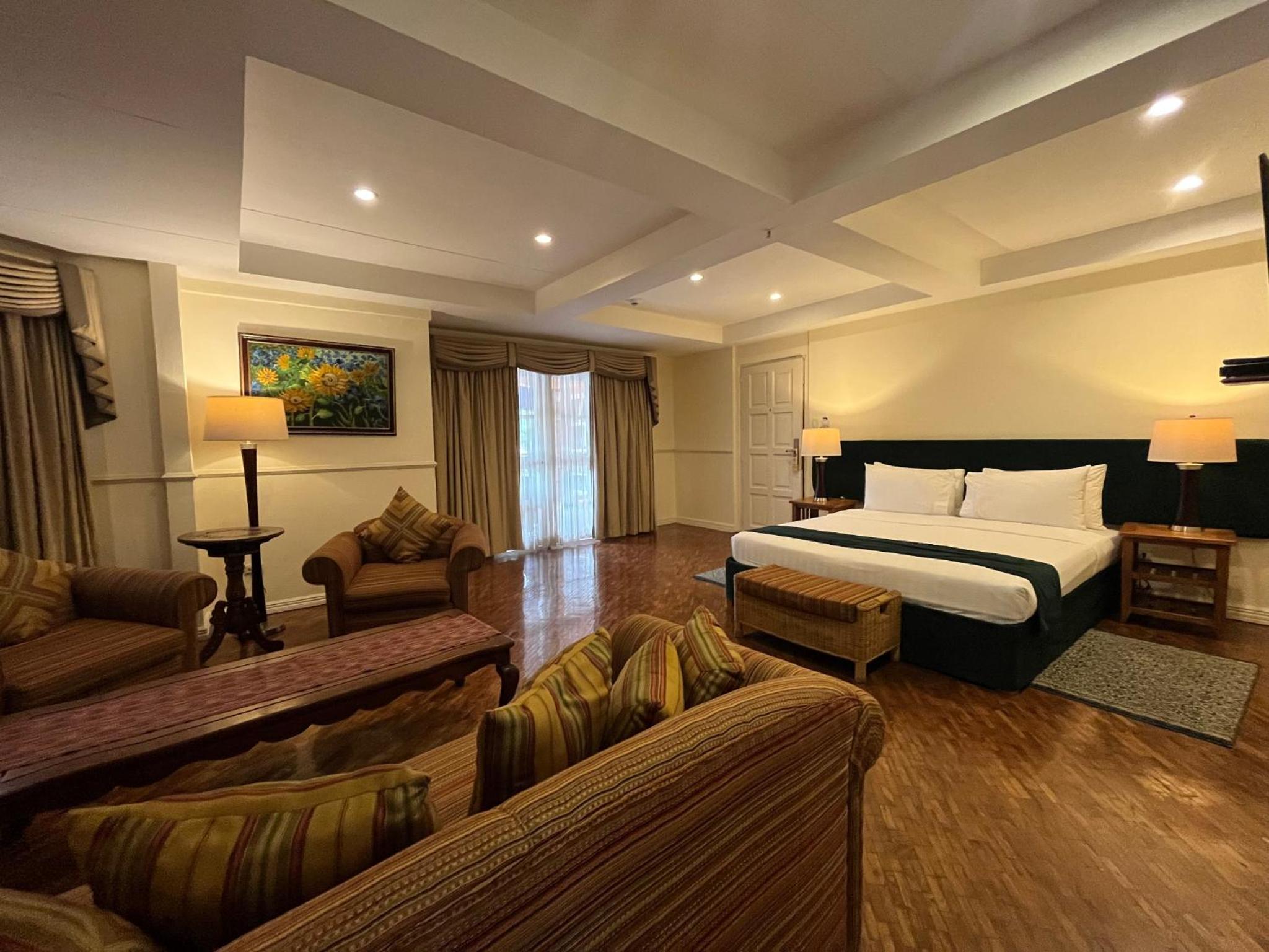 Executive Suite - Photo 1