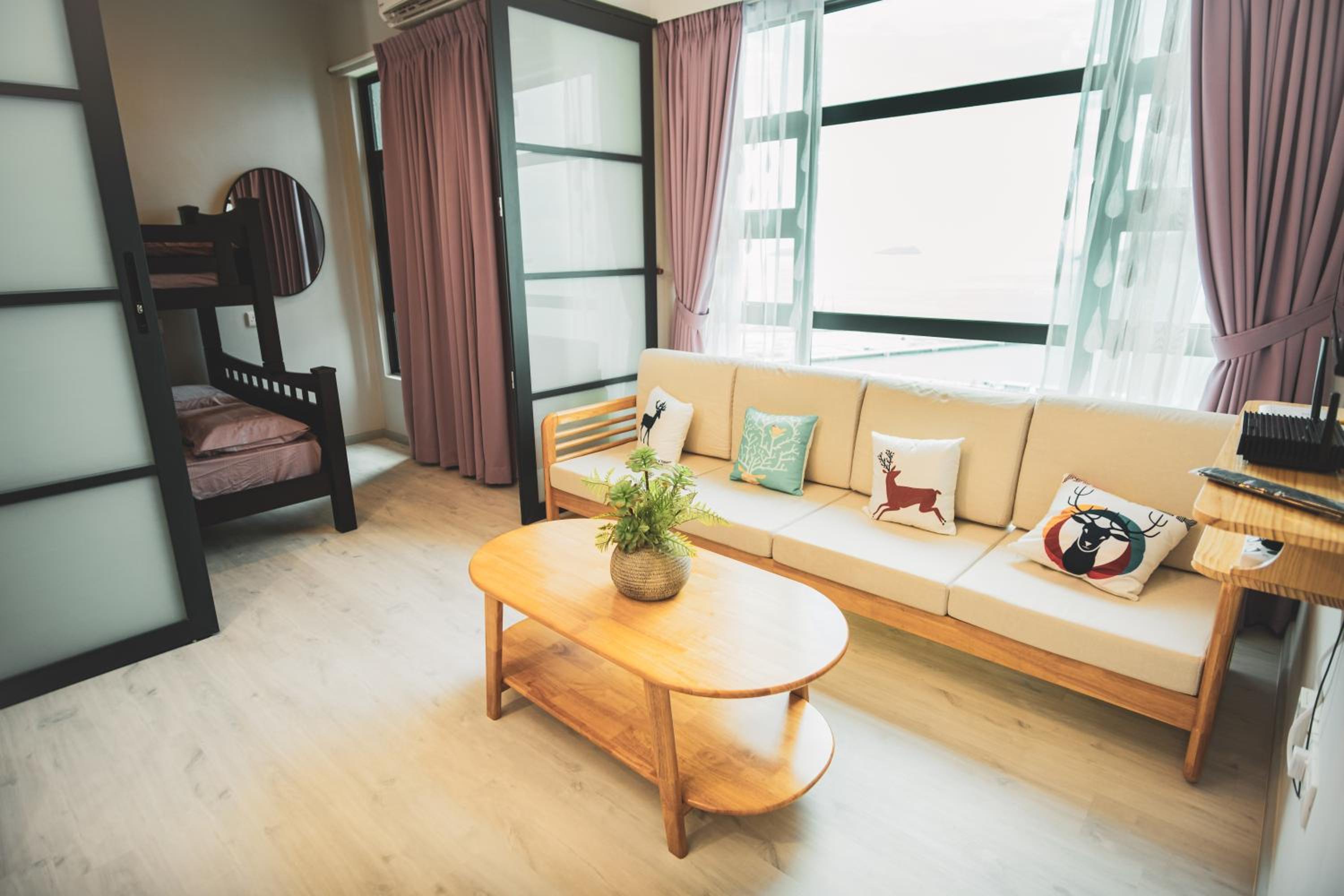 Apartment photo 2