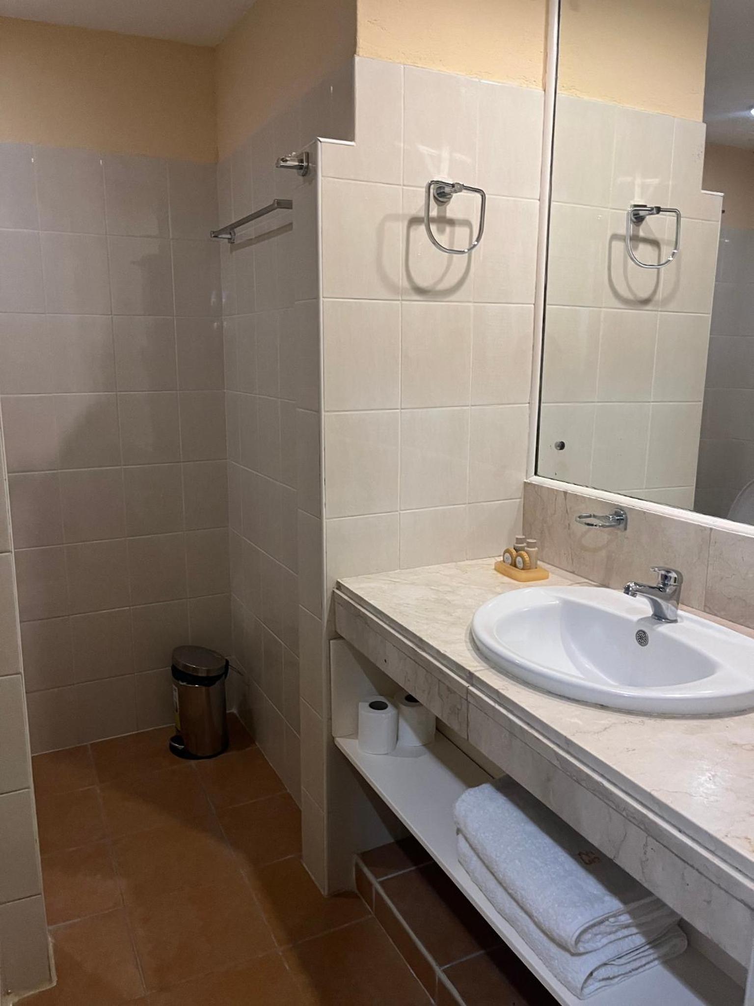 Executive Triple Room - Photo 8