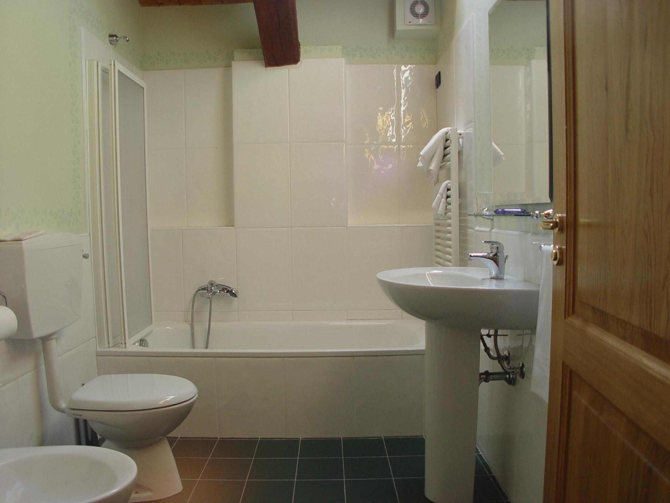 Deluxe Double or Twin Room - Photo 11