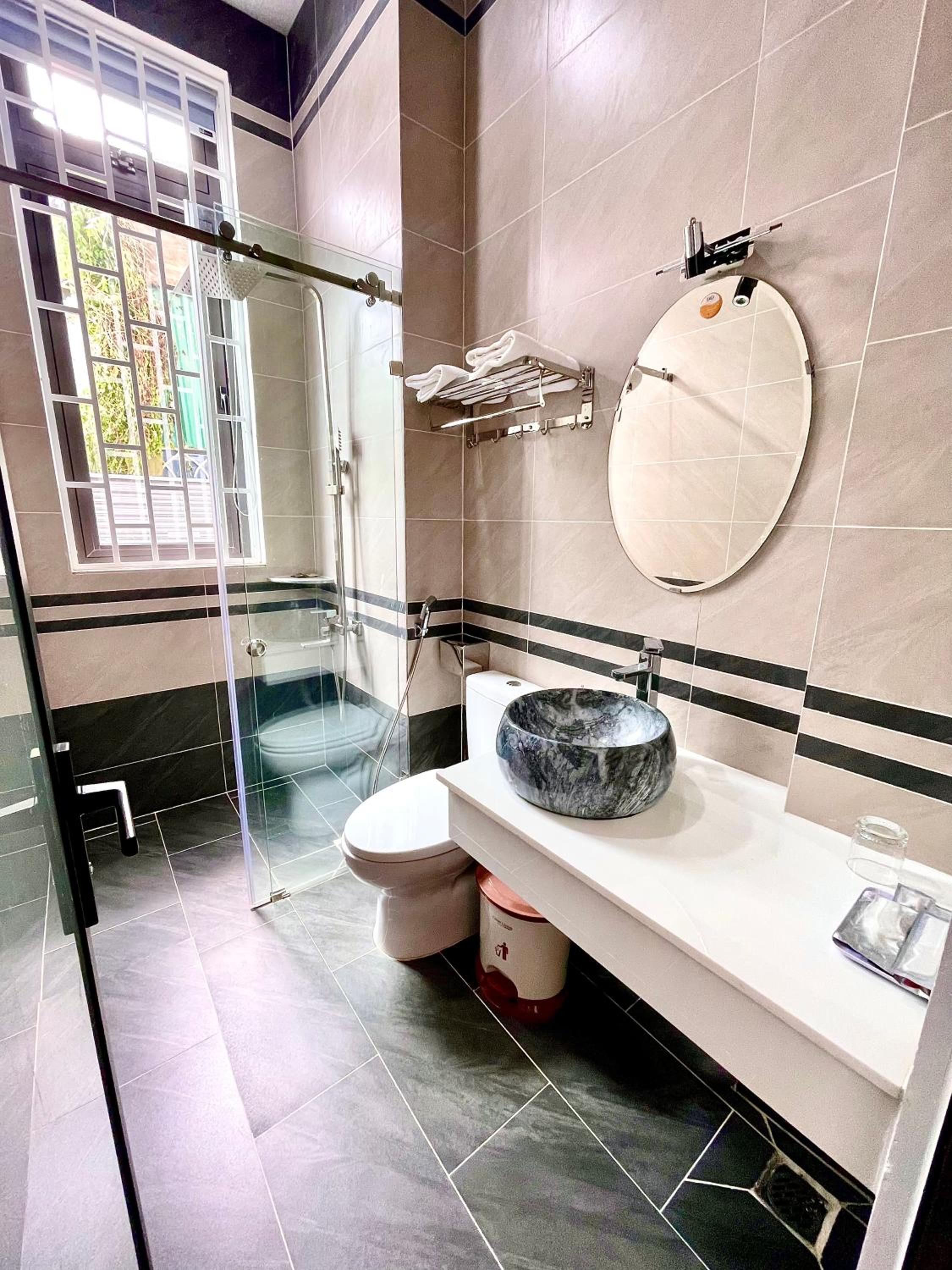 Standard King Room - Photo 4