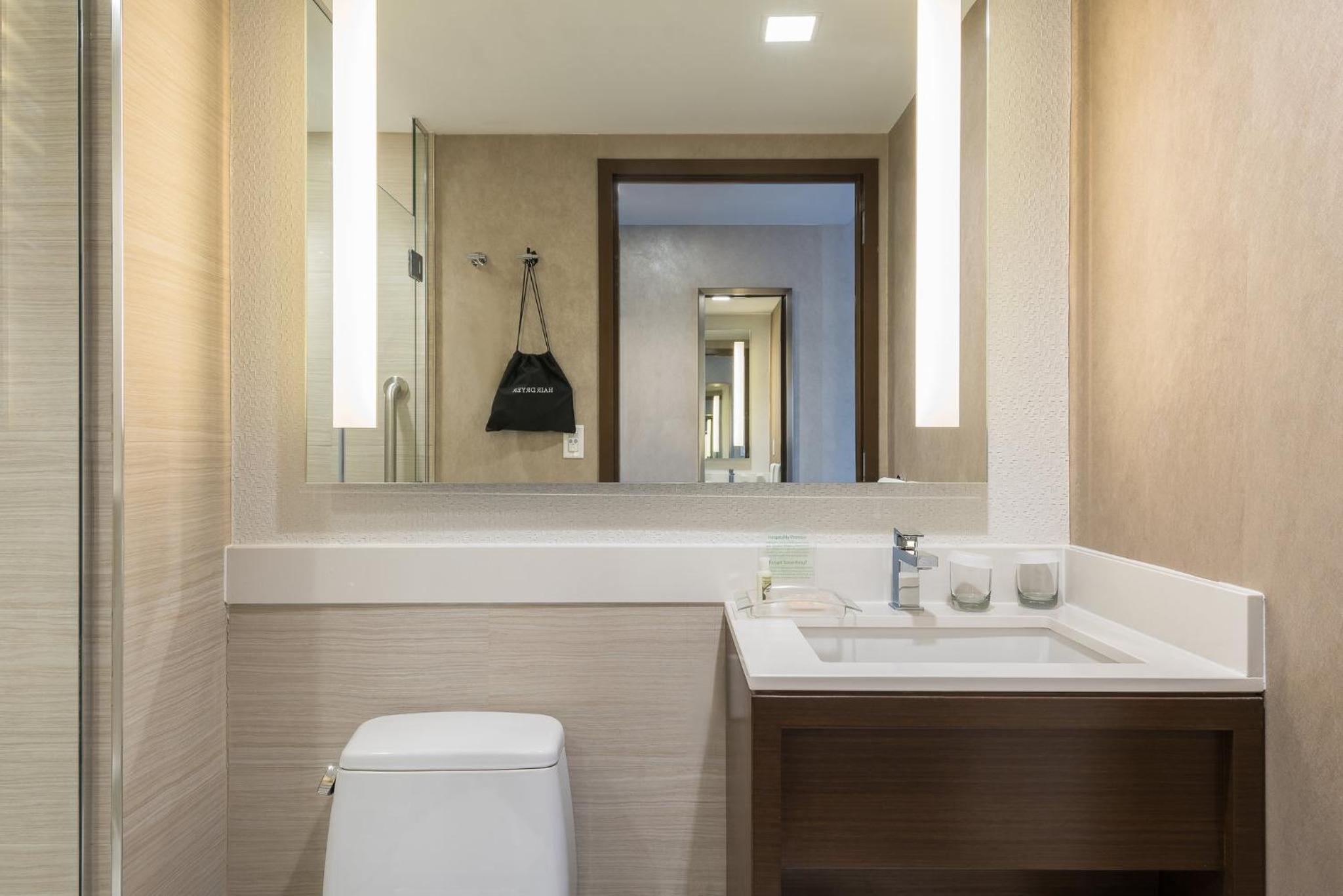 King Room - Mobility Access/Hearing Accessible photo 2