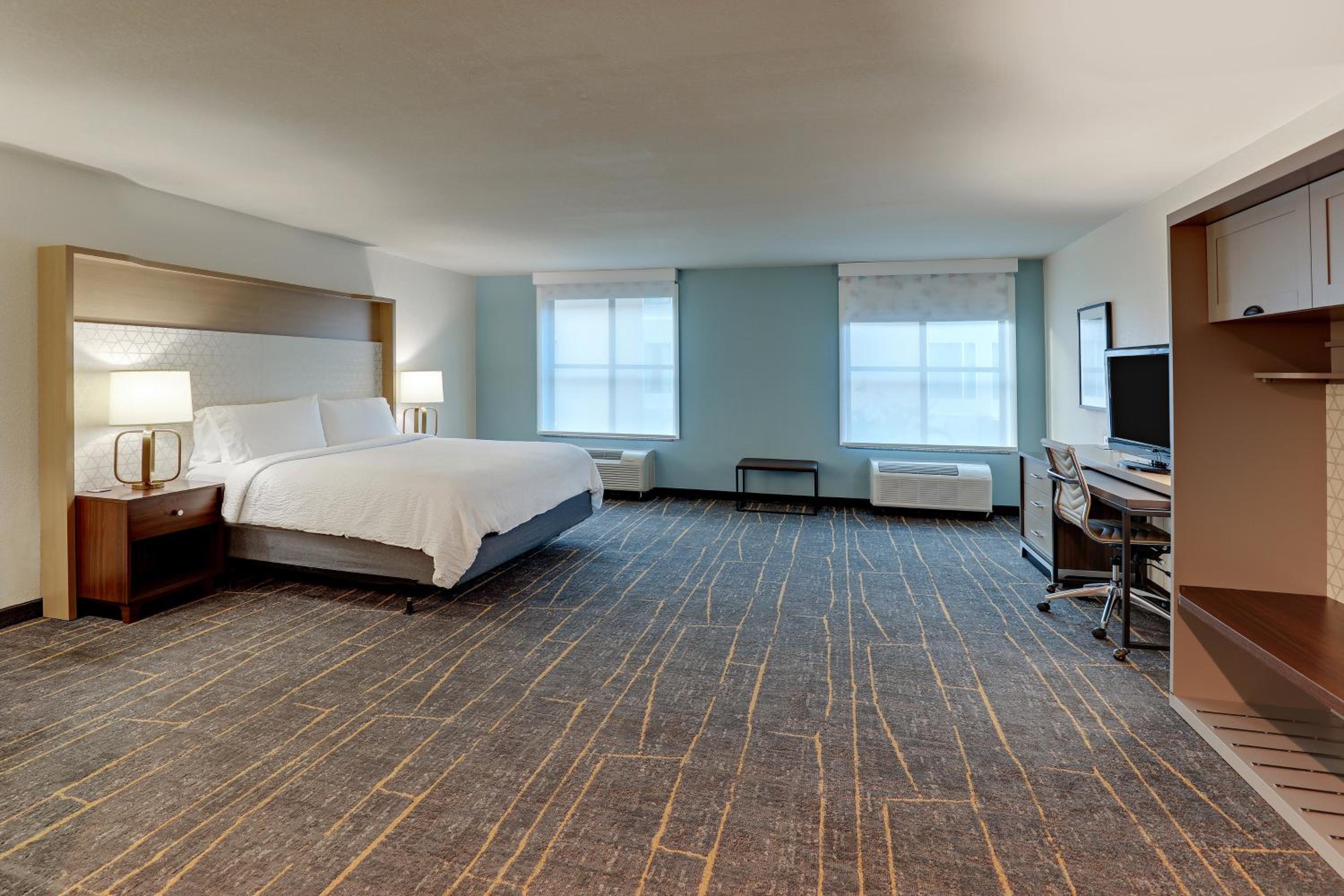 King Room - Mobility Access/Hearing Accessible - Photo 4