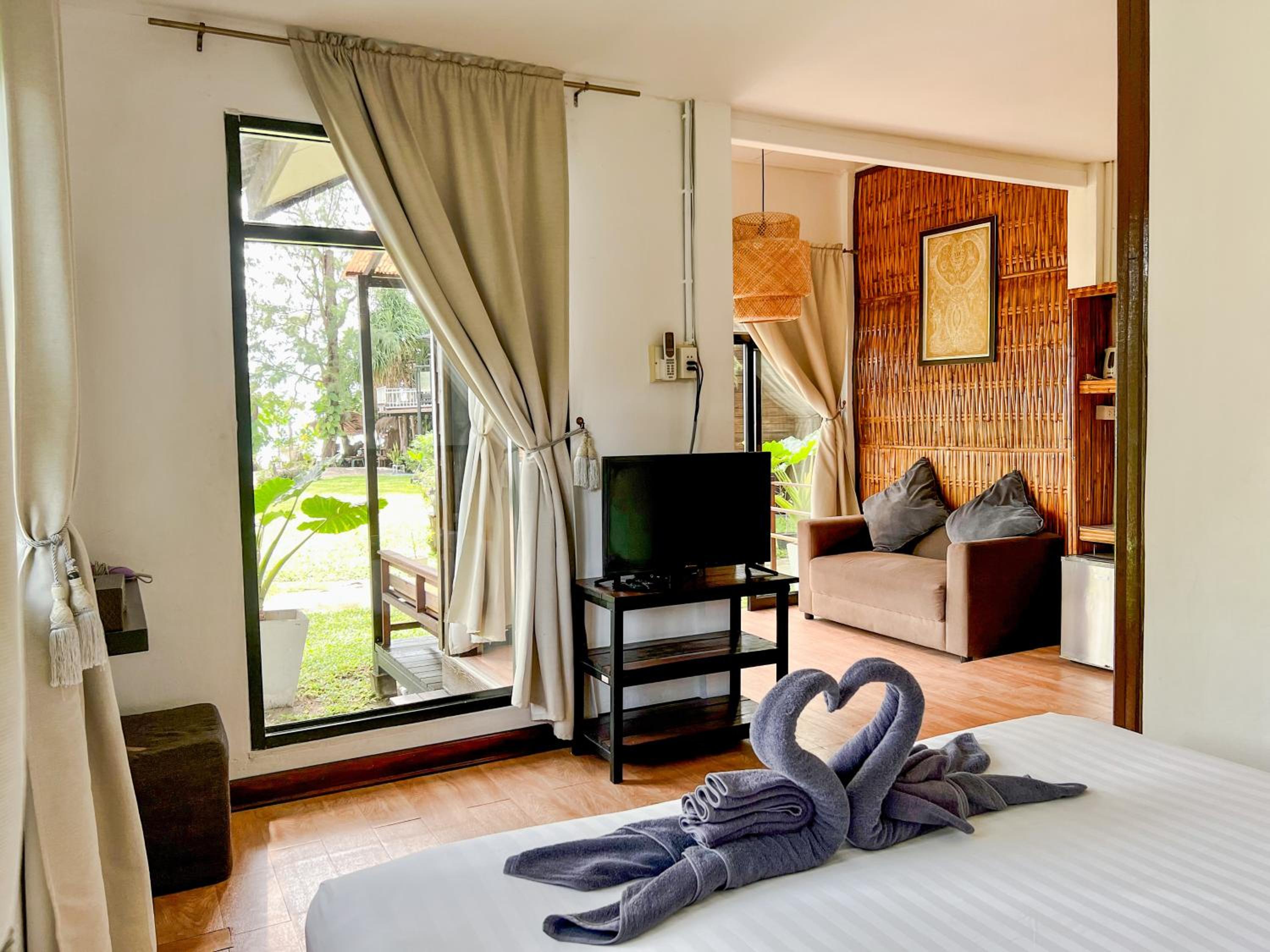 Bungalow with Sea View - Photo 6