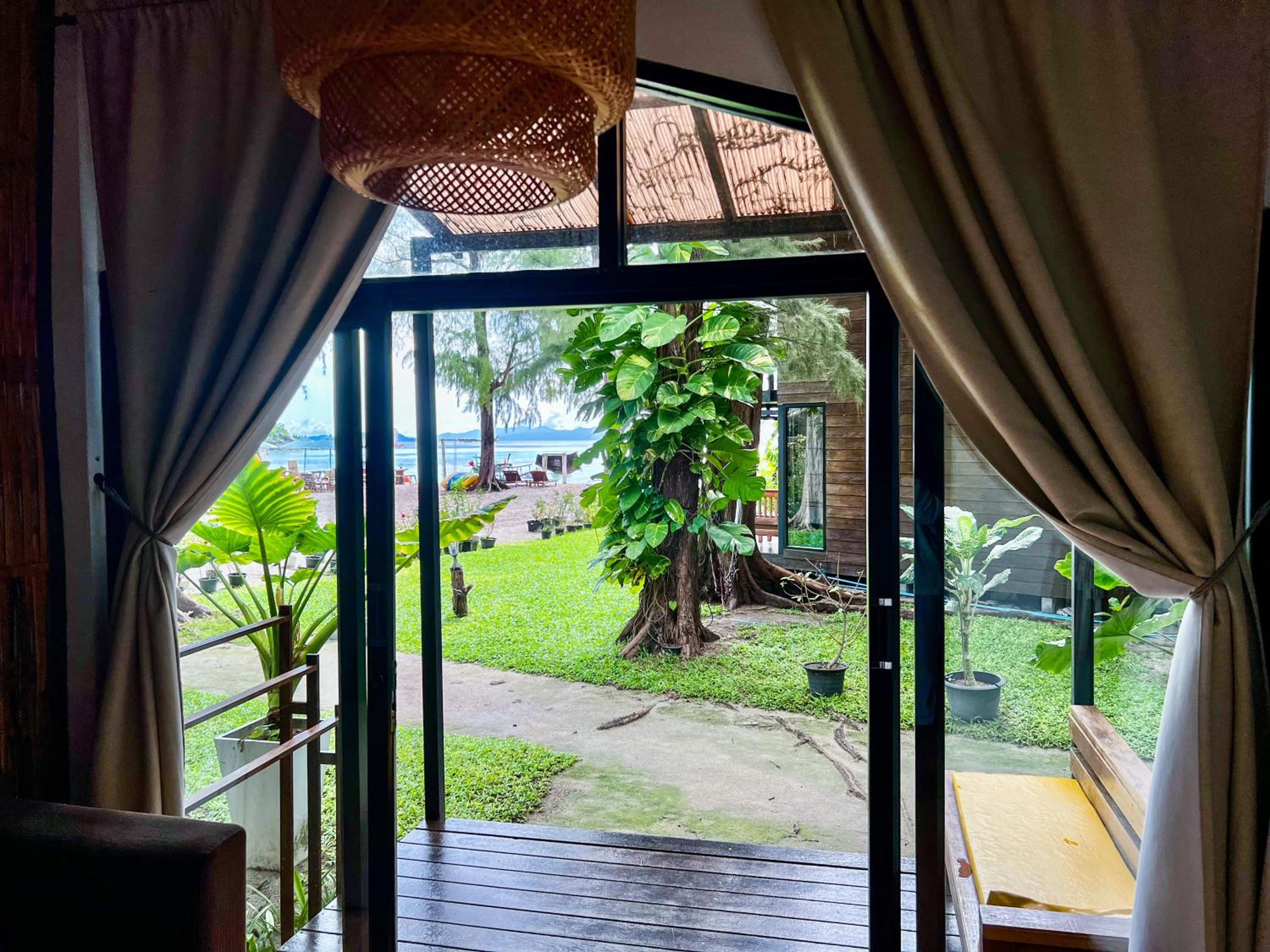 Bungalow with Sea View - Photo 4