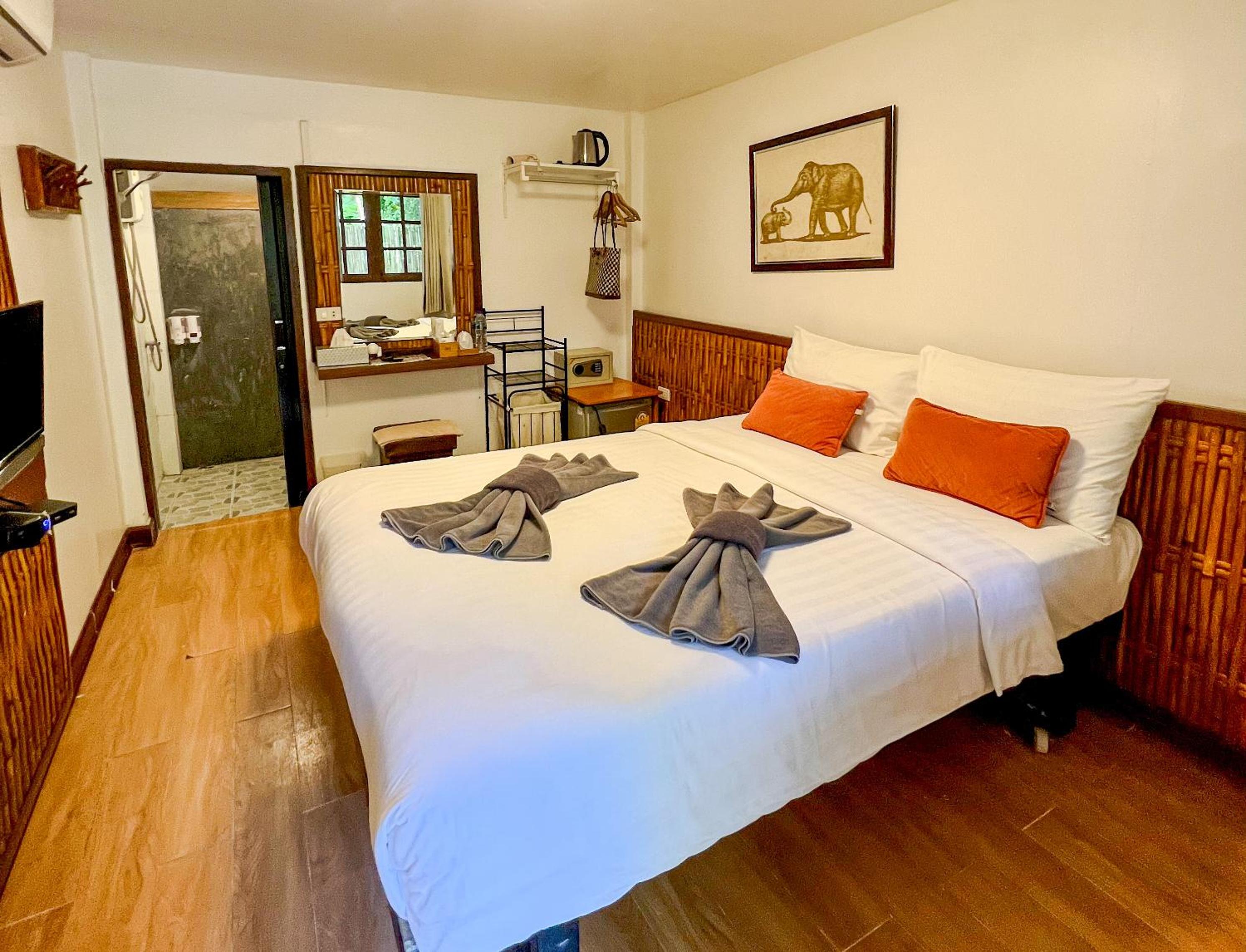Bungalow with Garden View - Photo 1