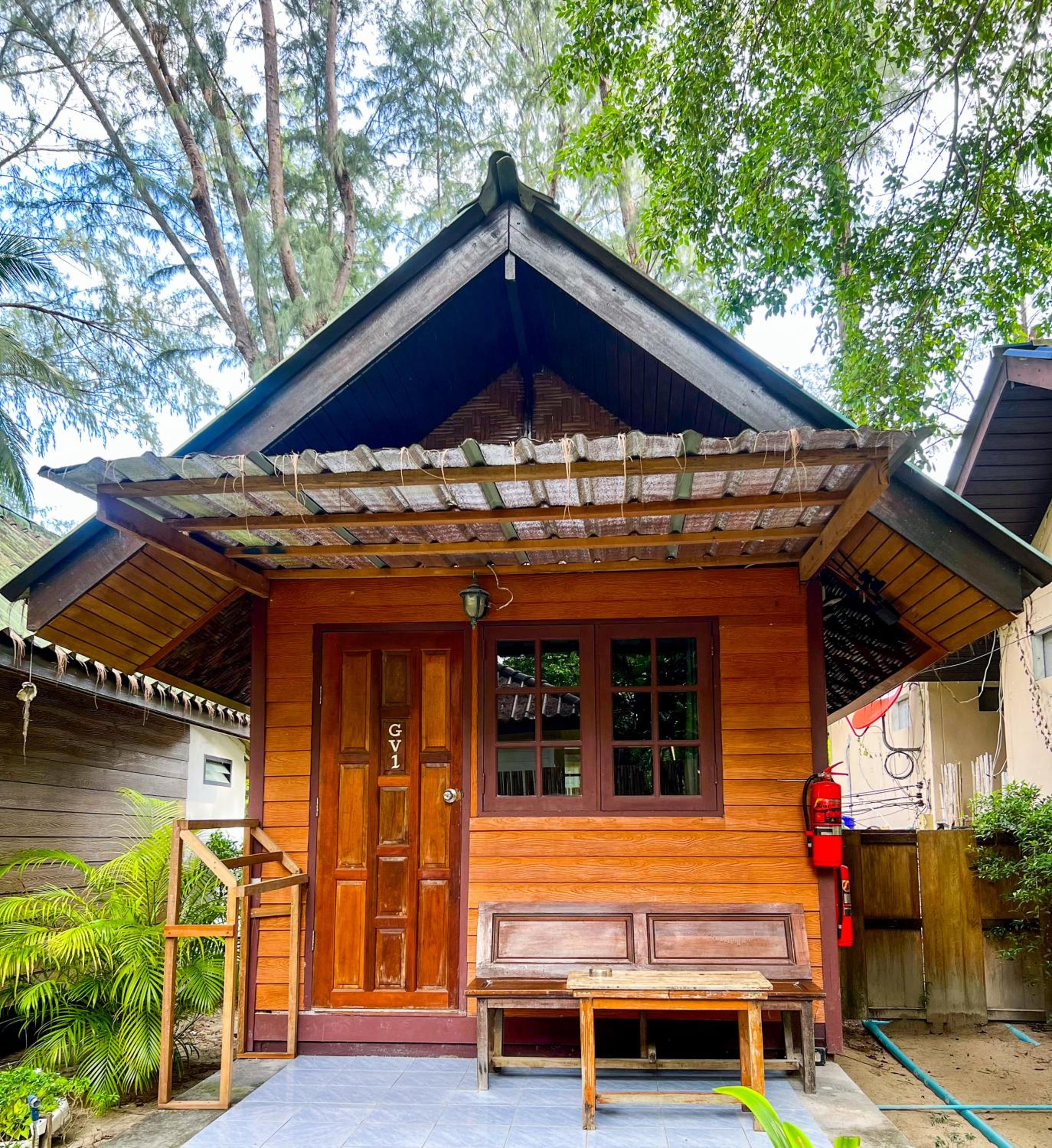 Bungalow with Garden View - Photo 2