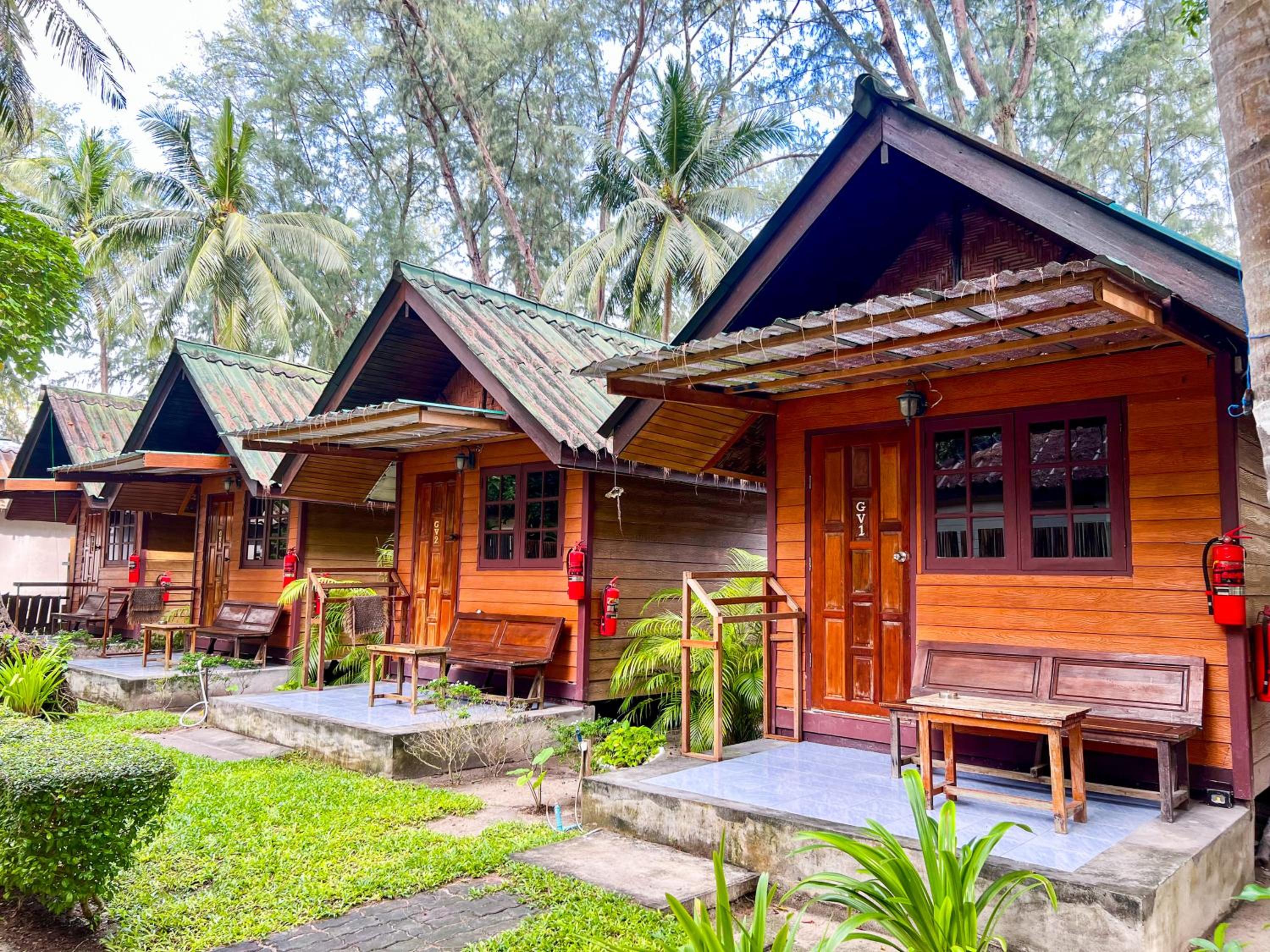 Bungalow with Garden View - Photo 3